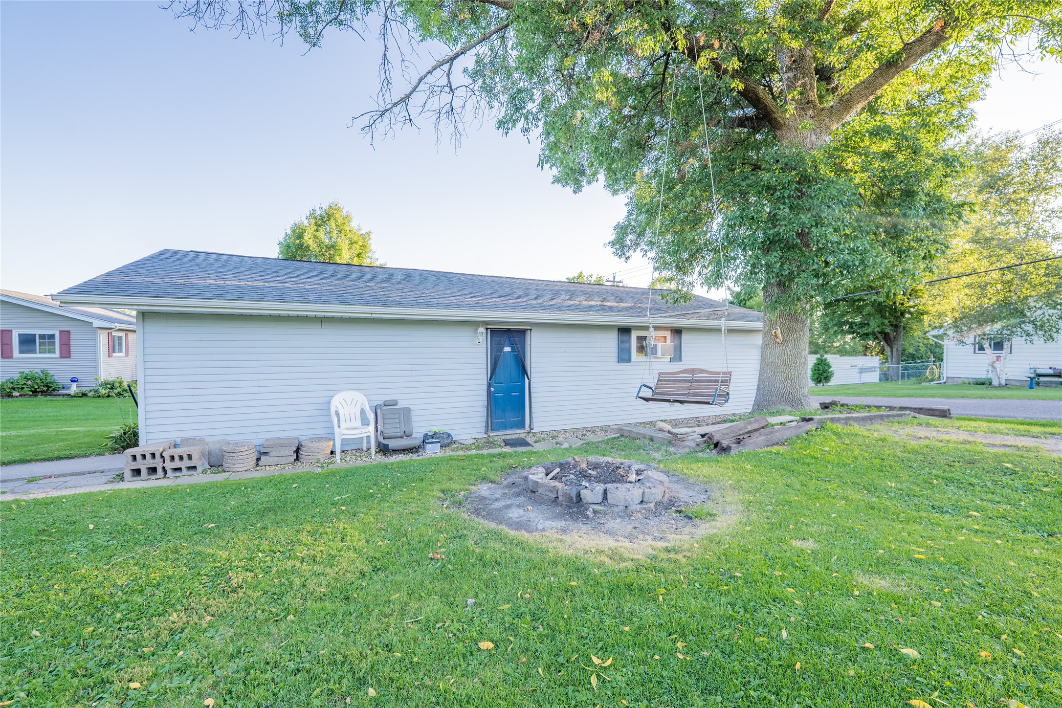 423 Bates Street Property Photo 7