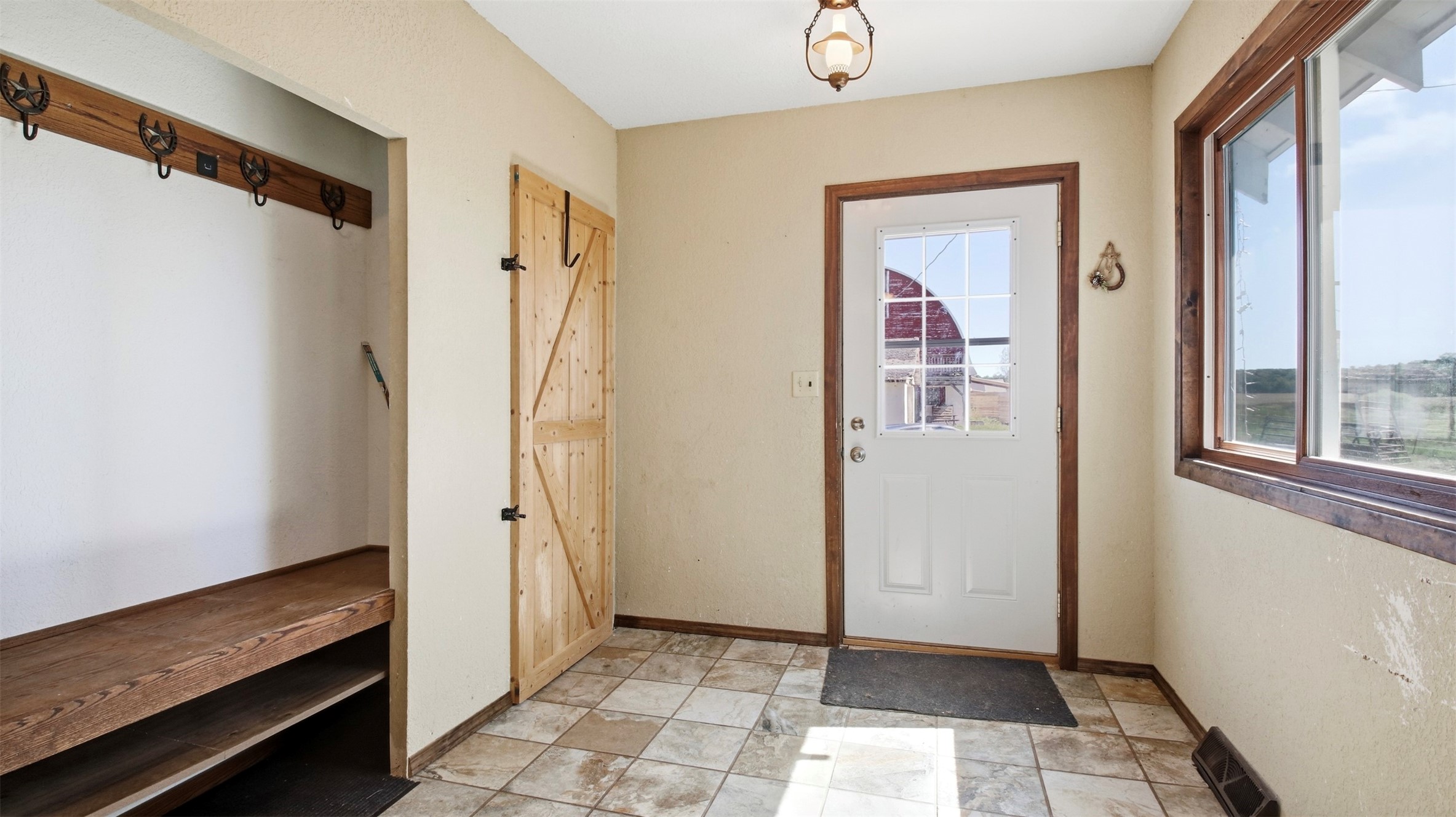 2827 24th Avenue Property Photo 4