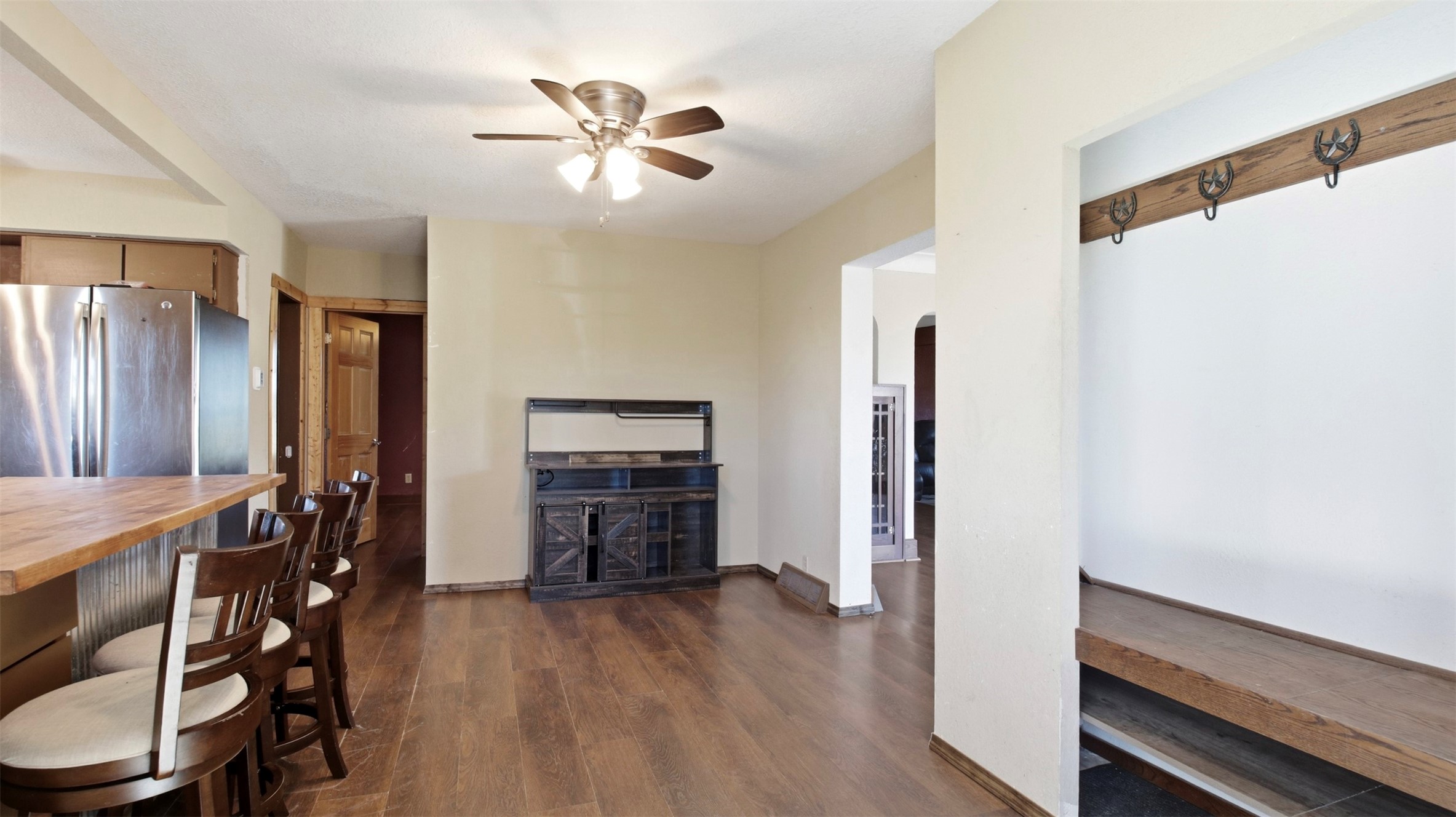 2827 24th Avenue Property Photo 5