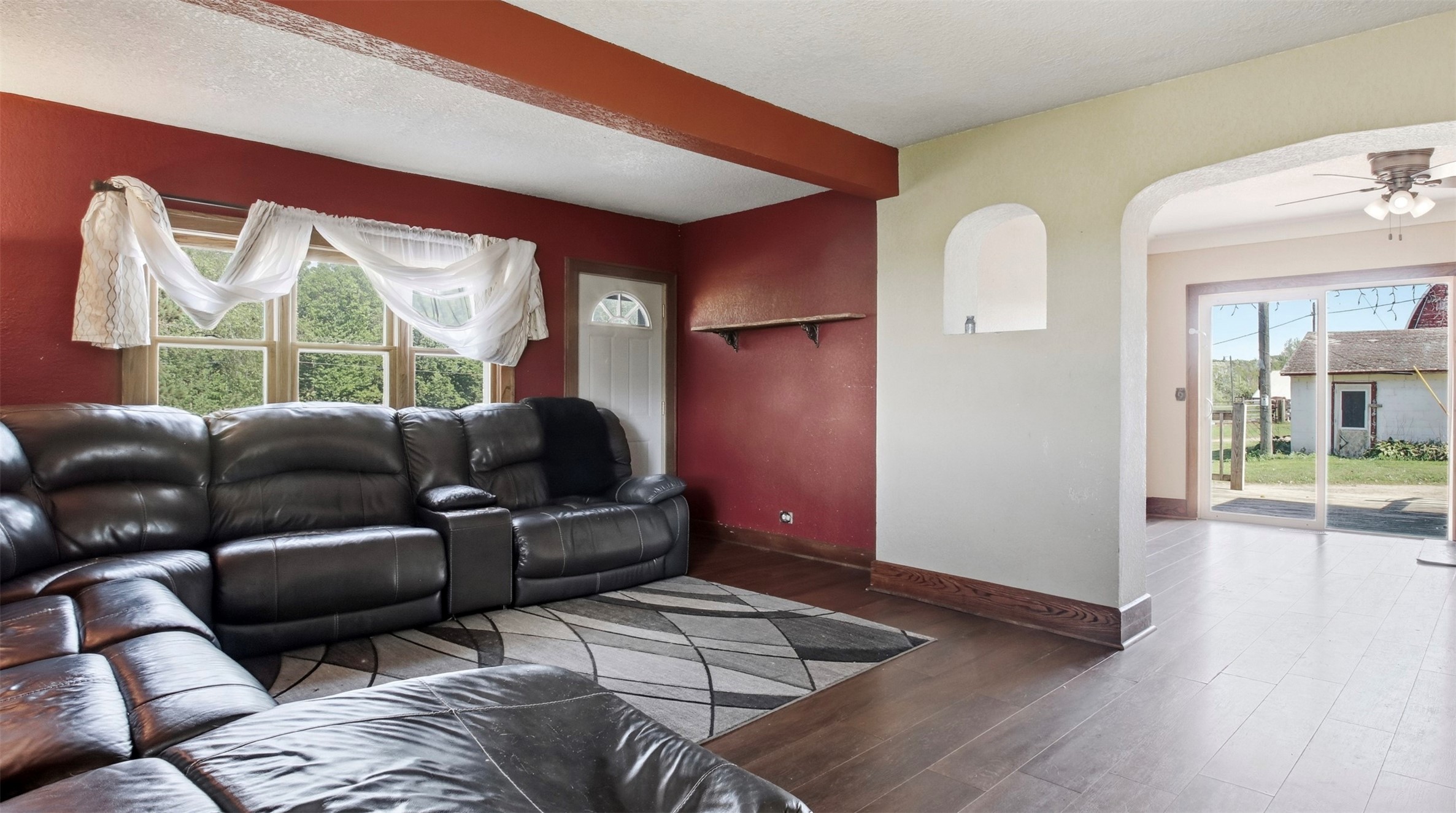 2827 24th Avenue Property Photo 10