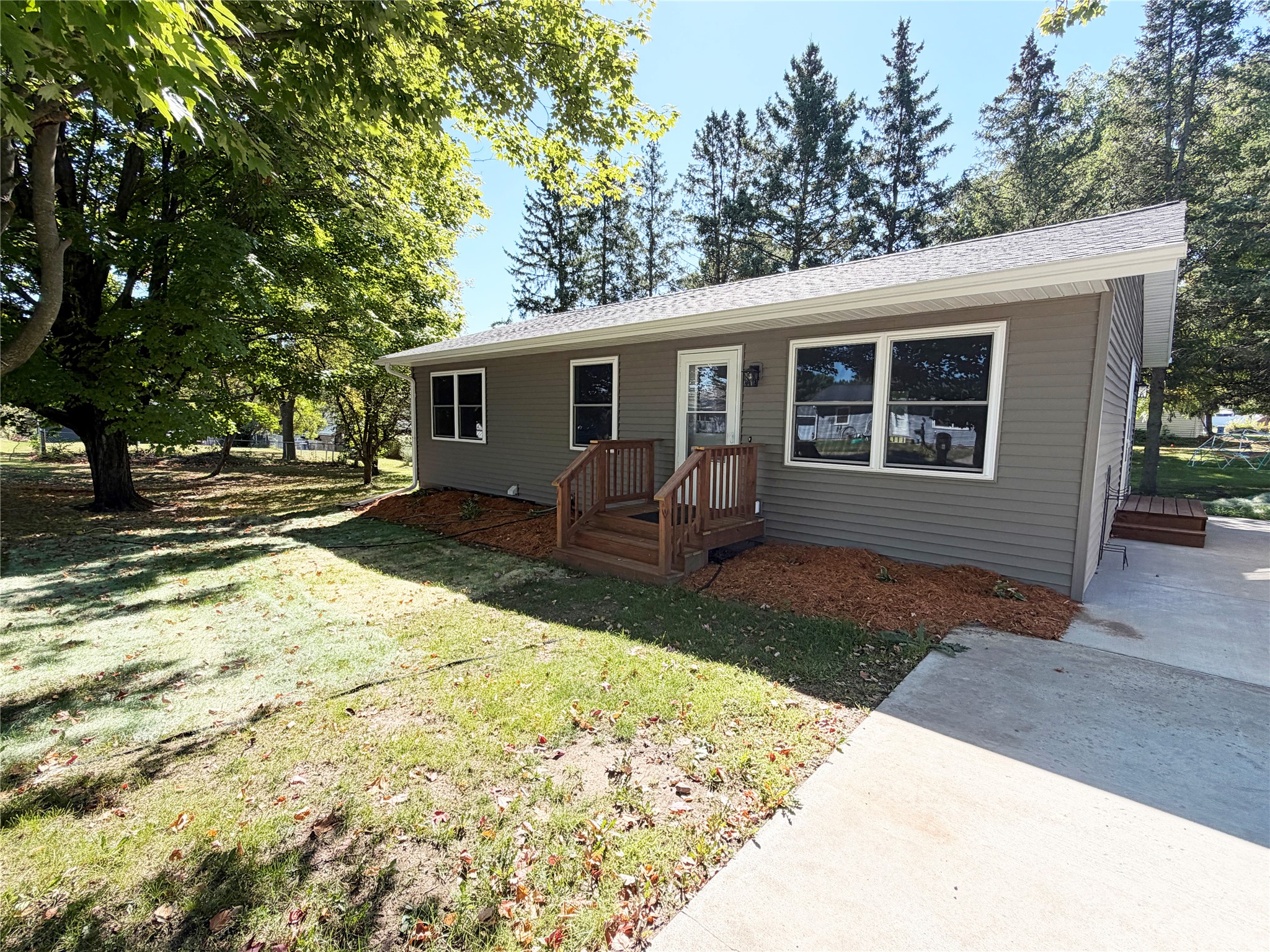 512 E Bracklin Street Property Photo 1