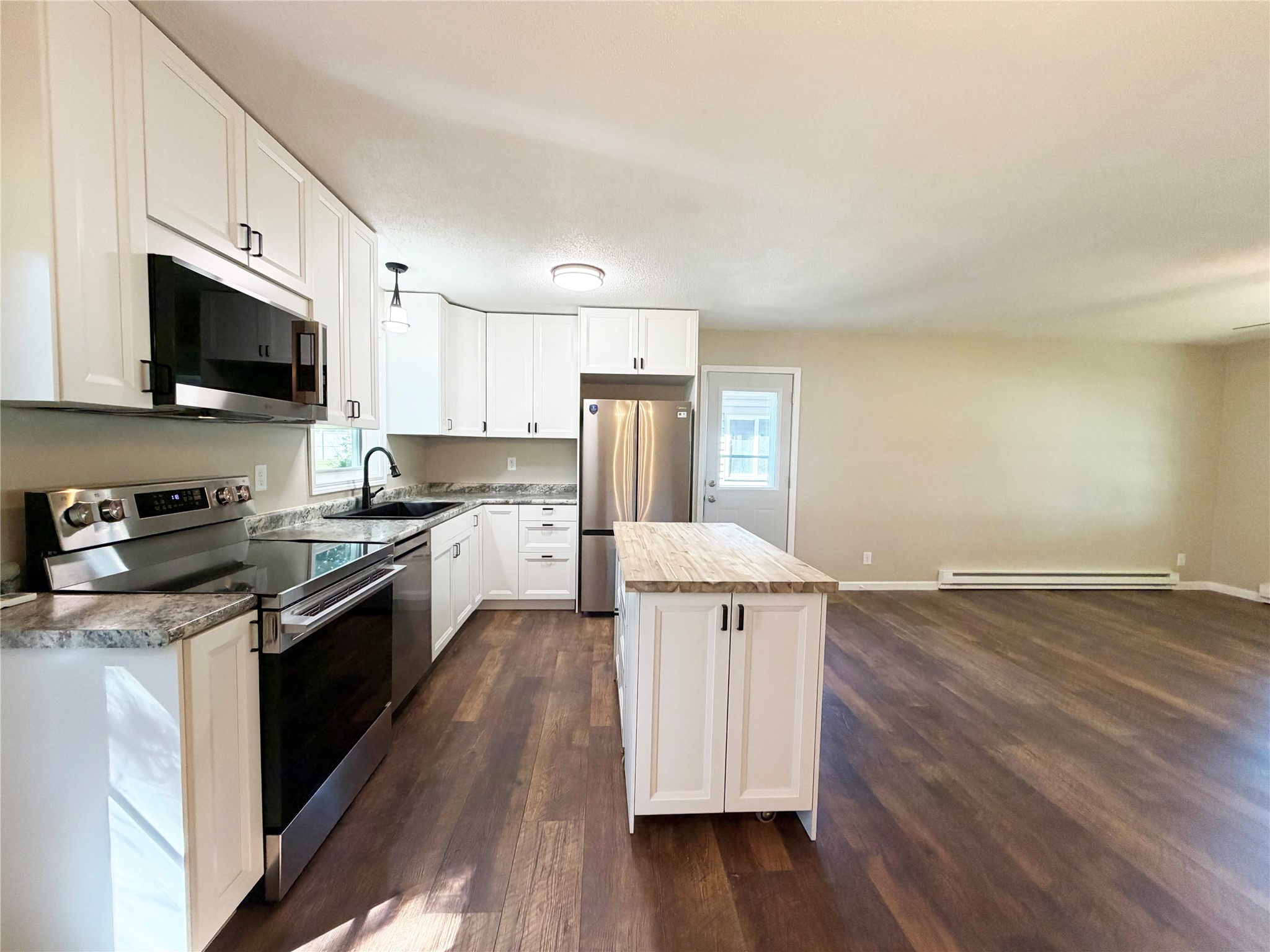 512 E Bracklin Street Property Photo 3