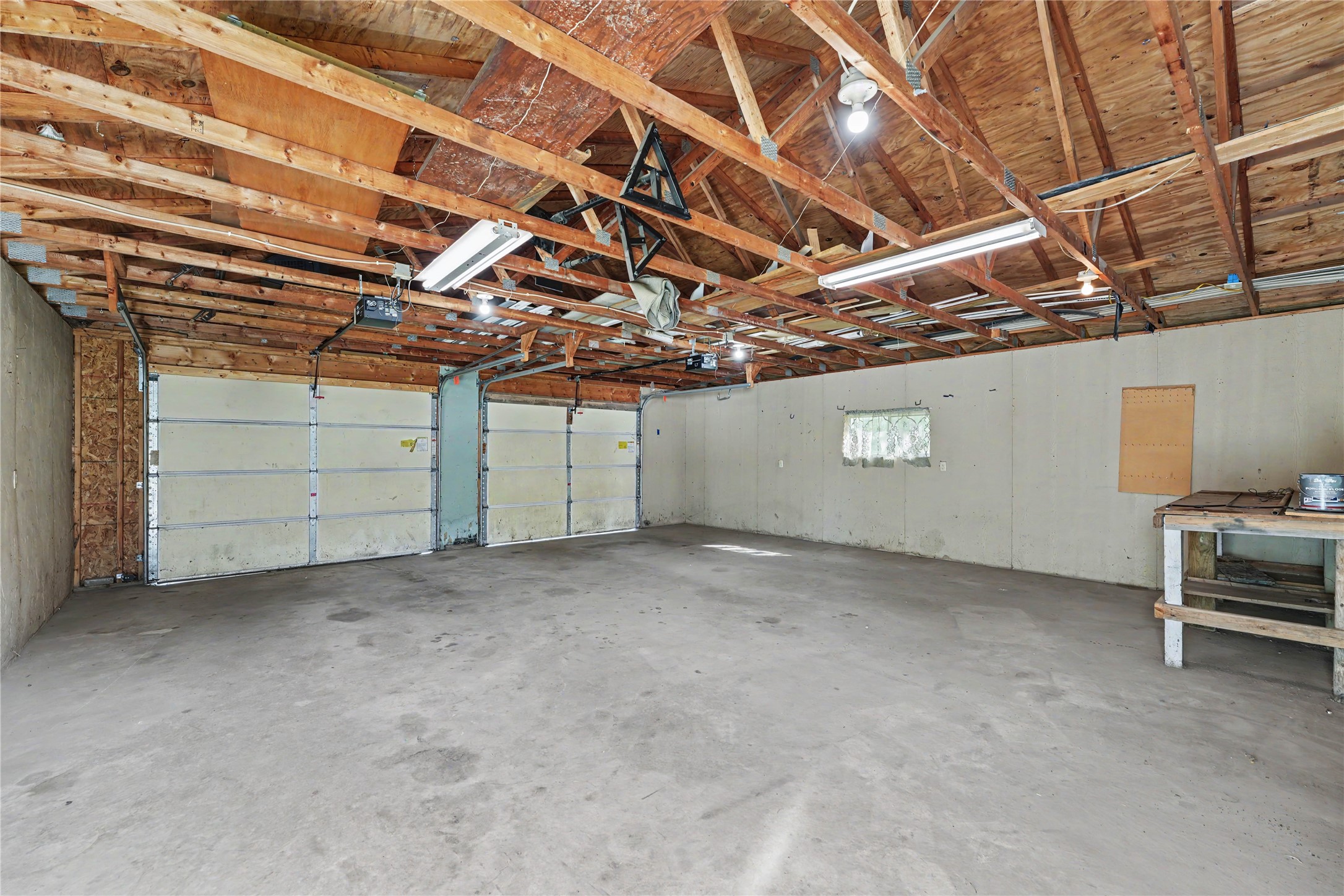 321 E 2nd Avenue Property Photo 10
