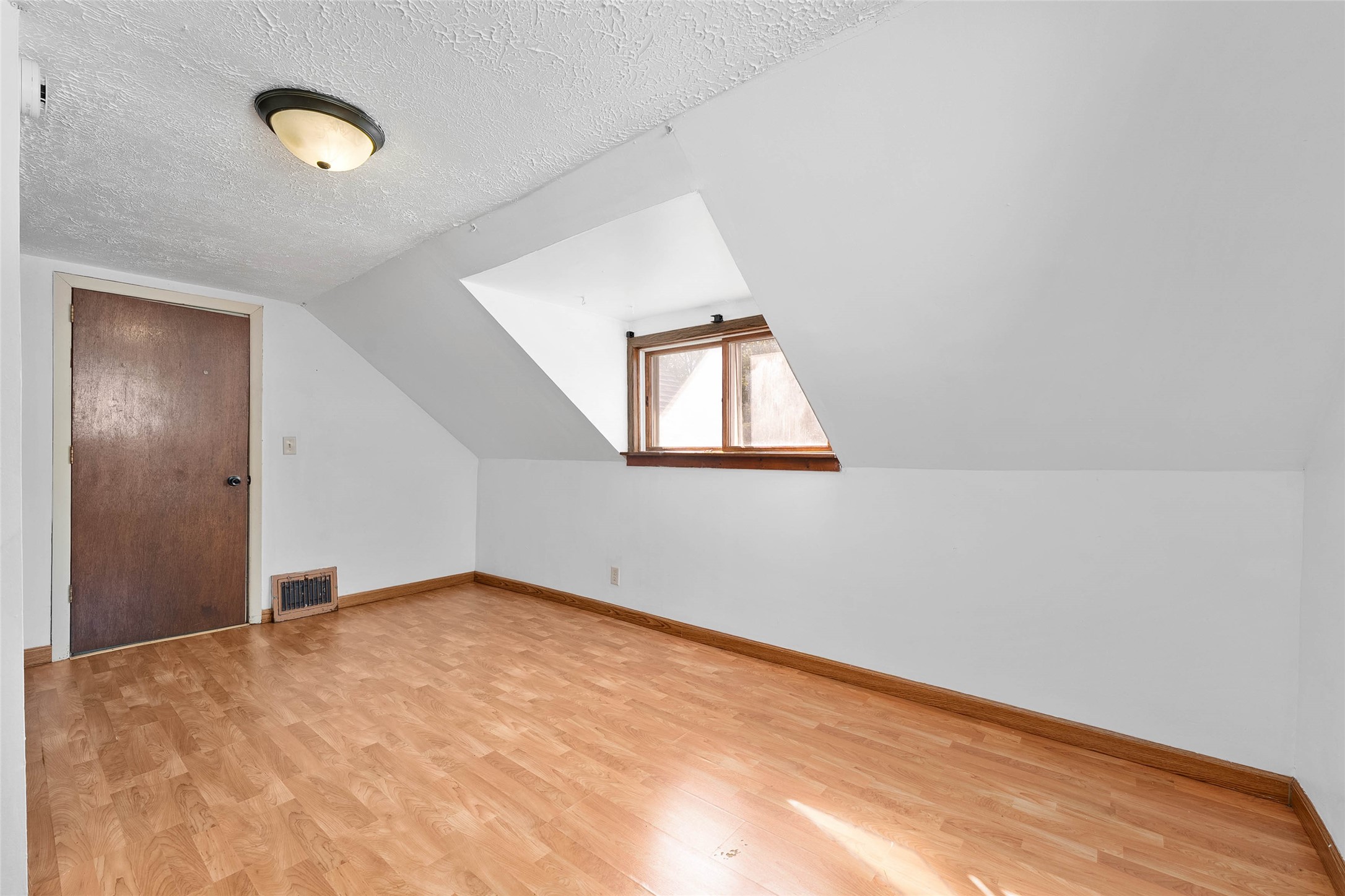 321 E 2nd Avenue Property Photo 30