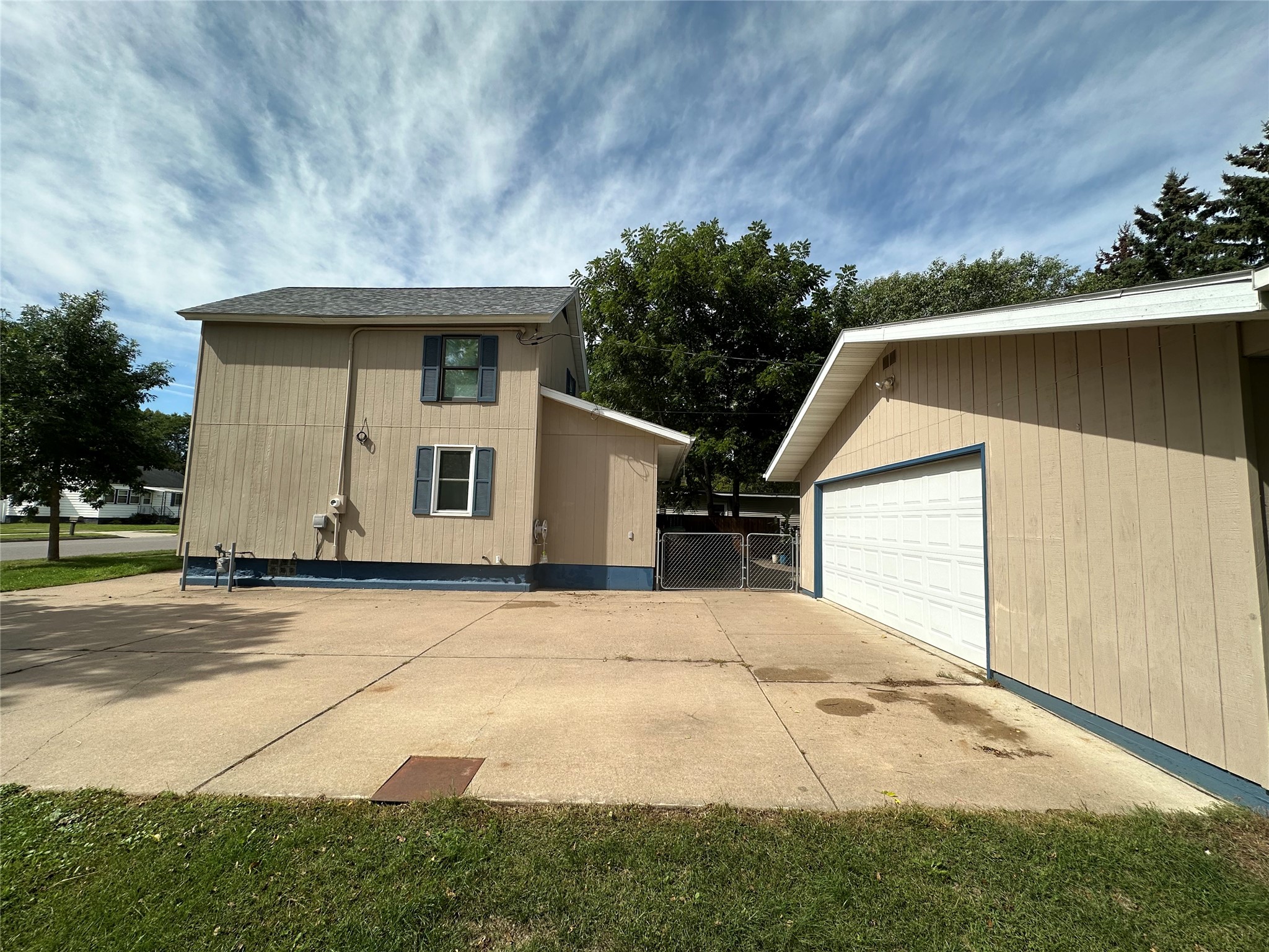 816 W Elm Street Property Photo 4