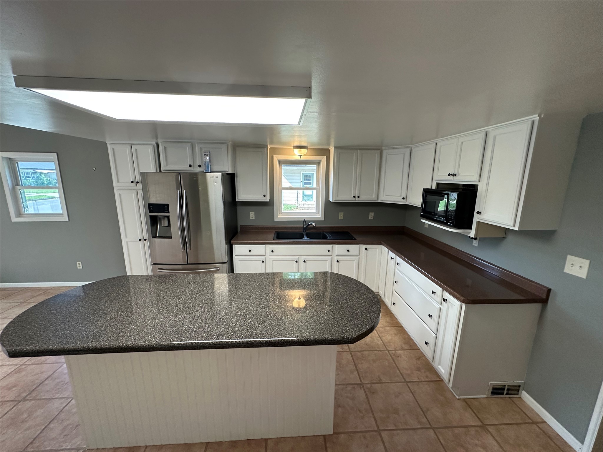 816 W Elm Street Property Photo 7