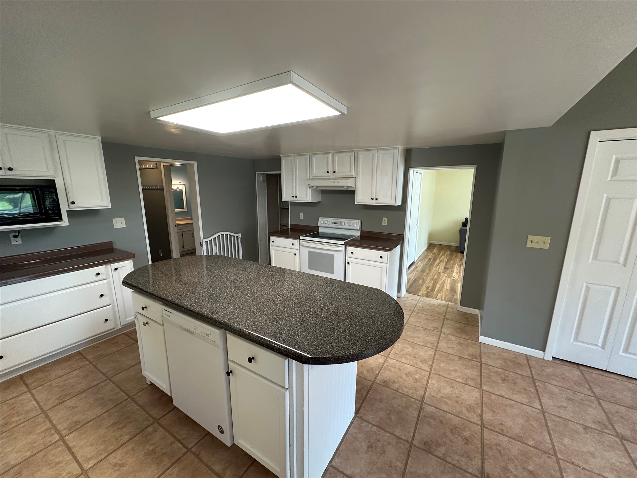 816 W Elm Street Property Photo 8