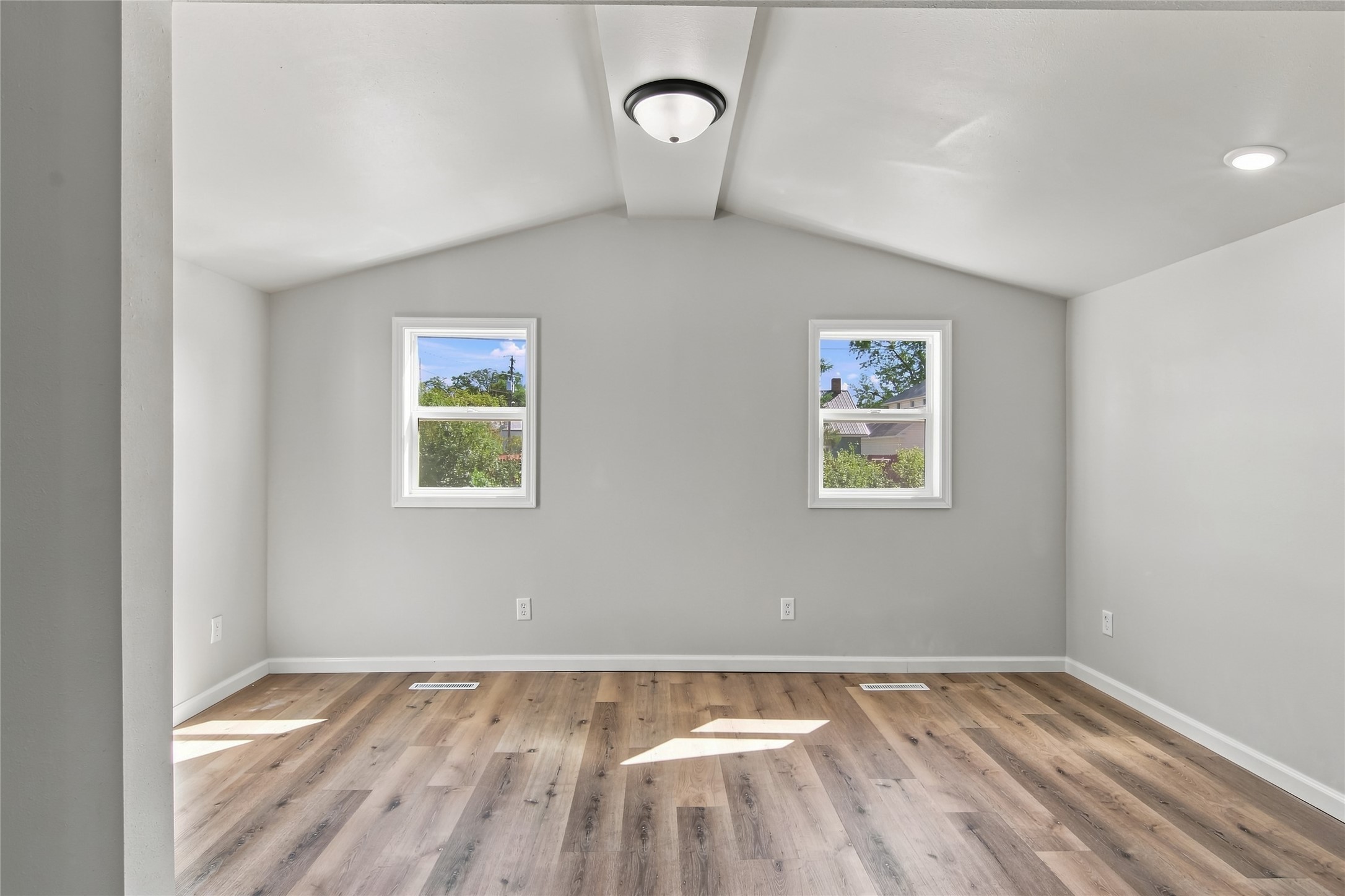 31 W Walnut Street Property Photo 14