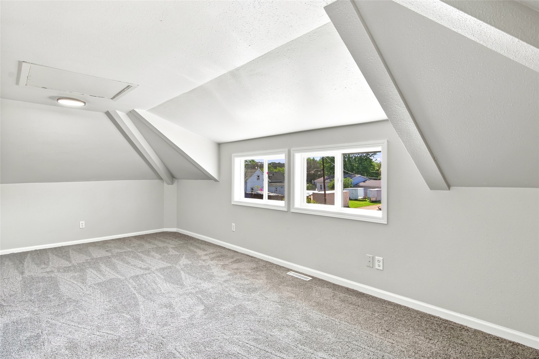 31 W Walnut Street Property Photo 20