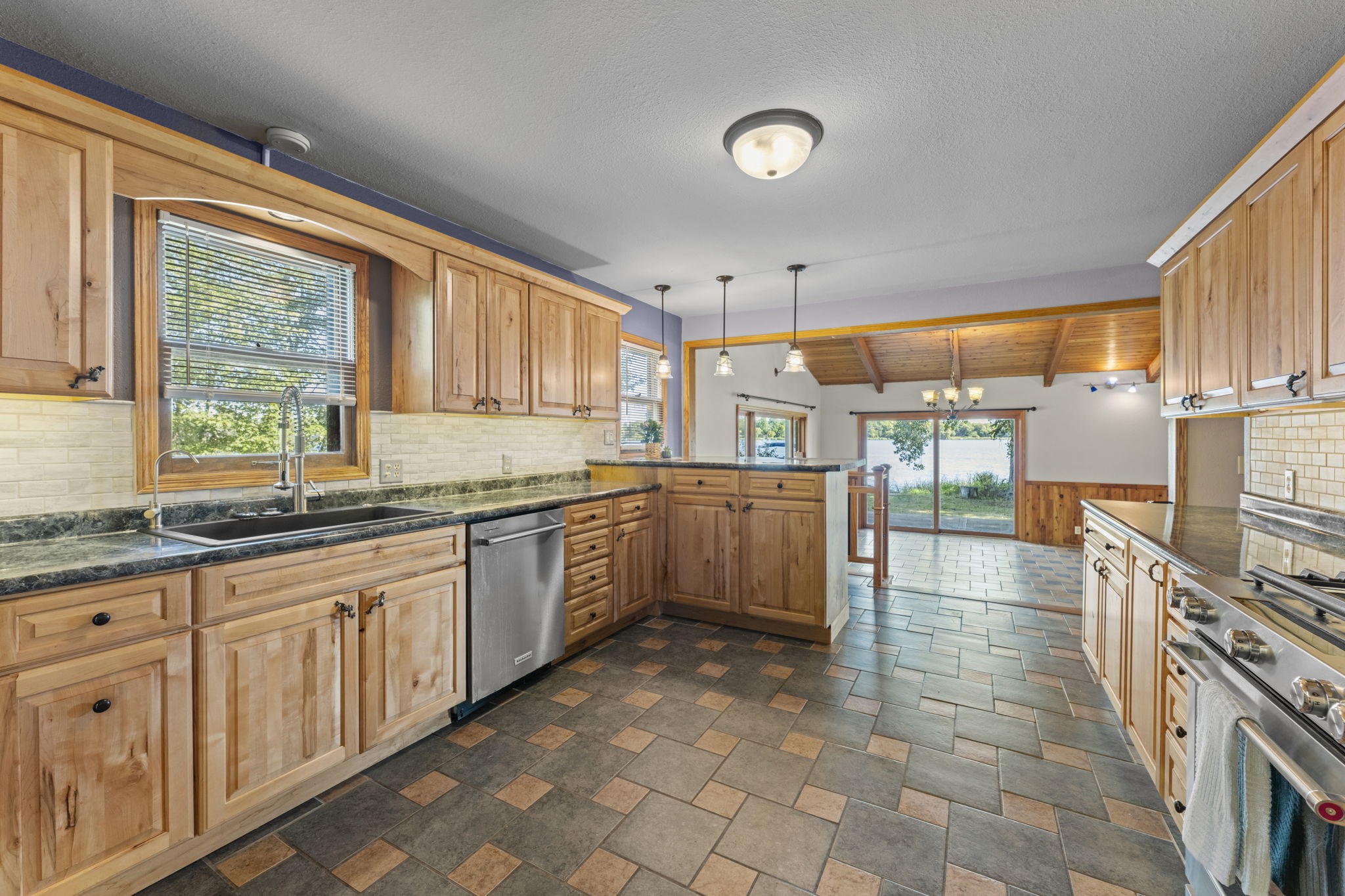 1605064 Property Photo 18