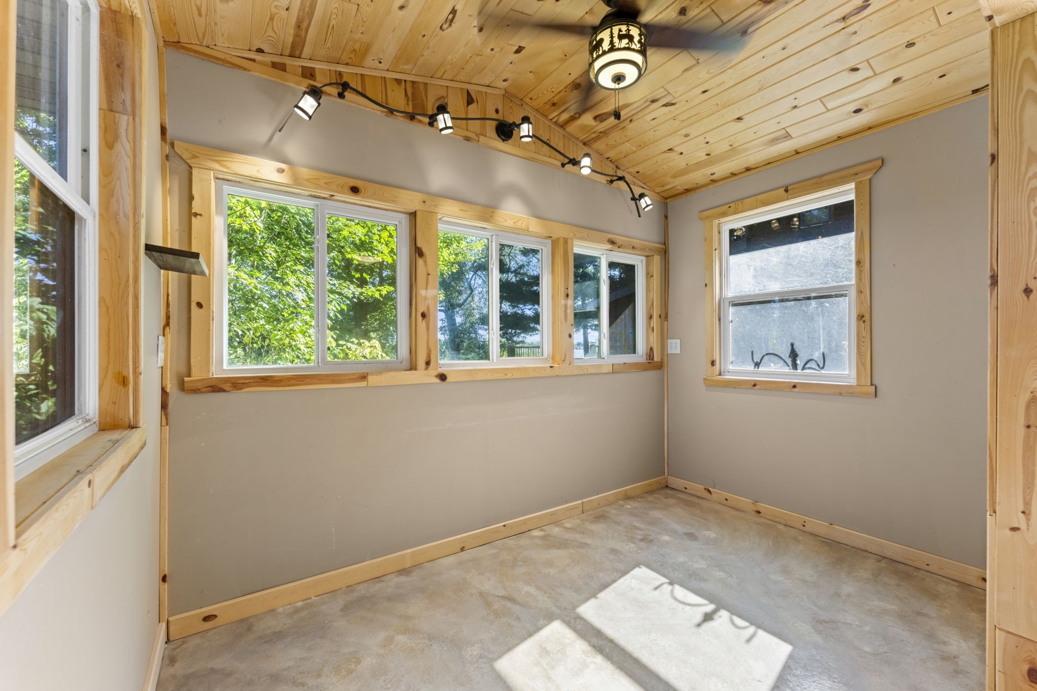 1605064 Property Photo 48