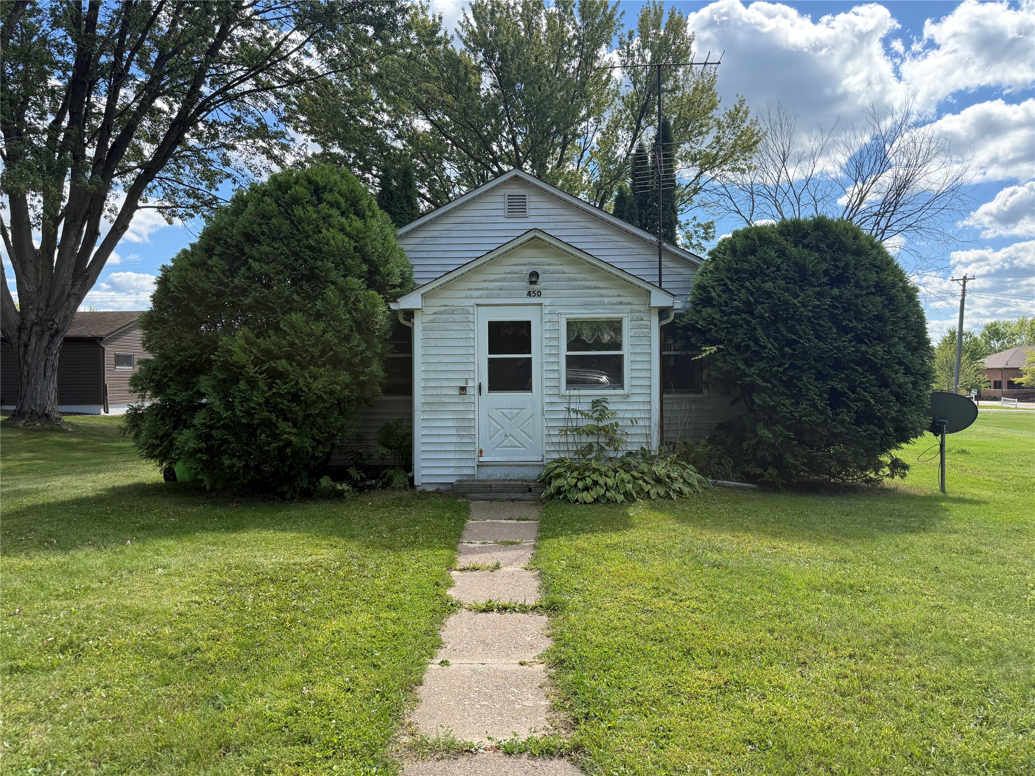 450 E Crumb Street Property Photo 2