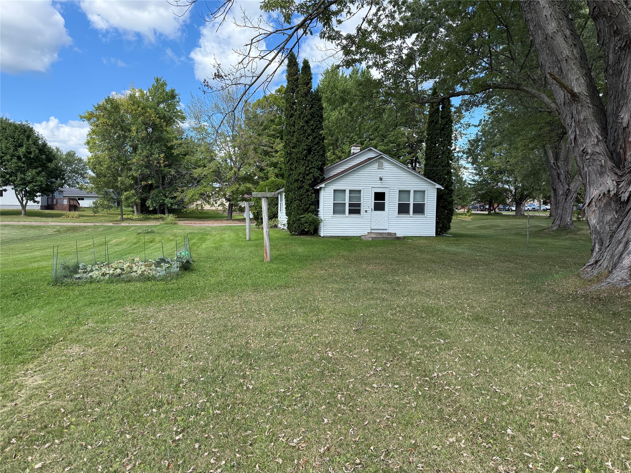 450 E Crumb Street Property Photo 3