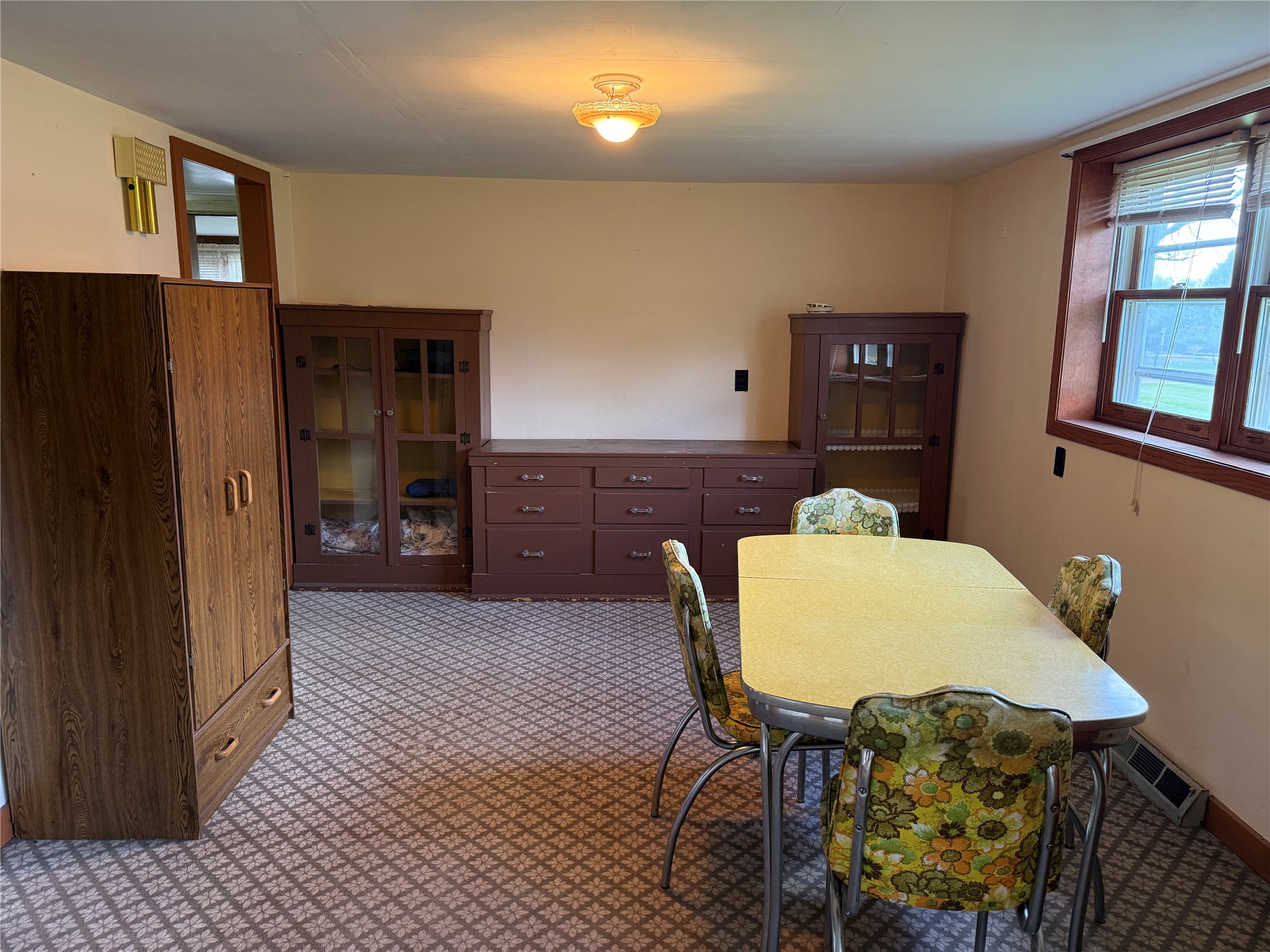 450 E Crumb Street Property Photo 9