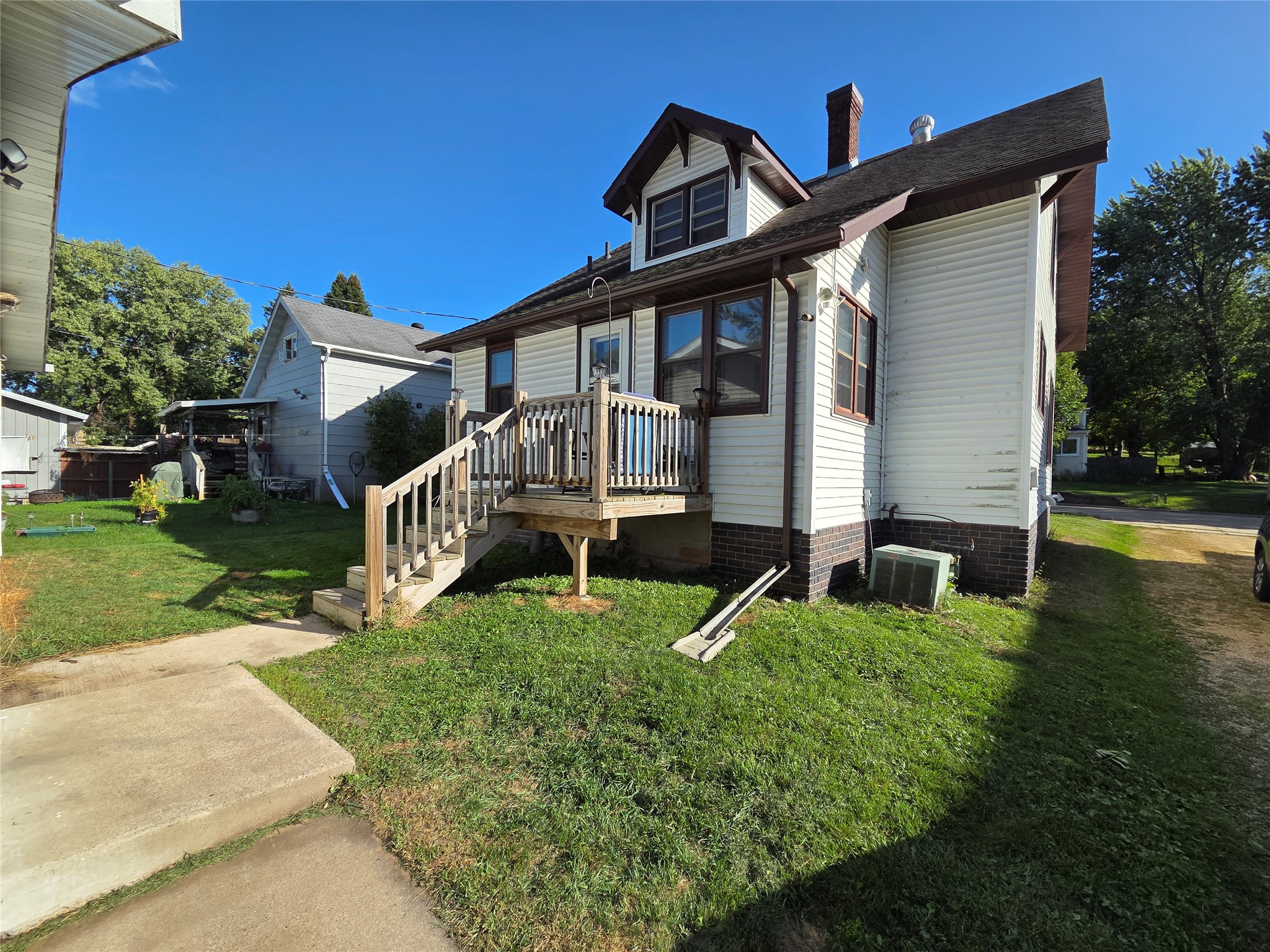 328 Maple Street Property Photo 6
