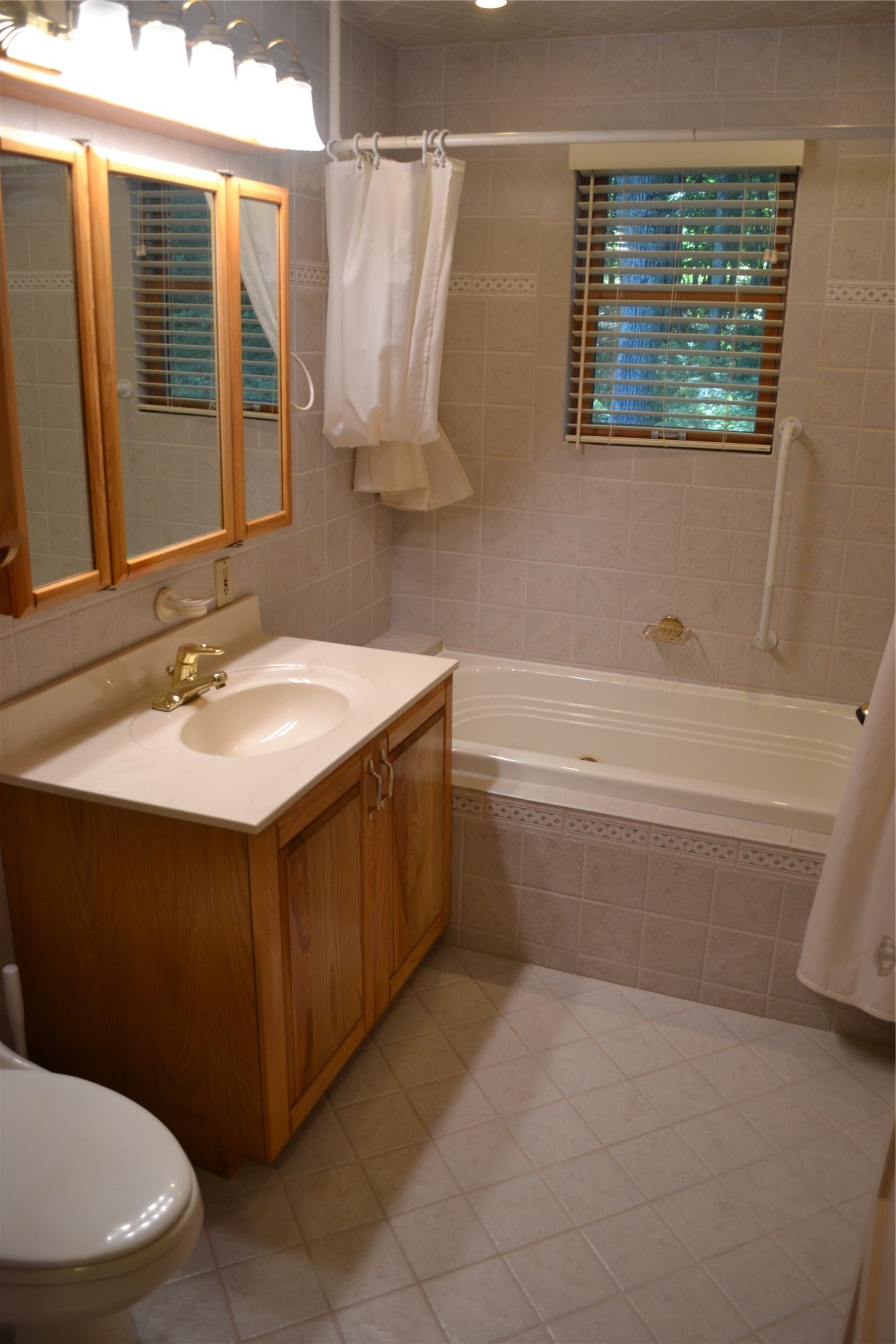 12431 W Lake Street Property Photo 25