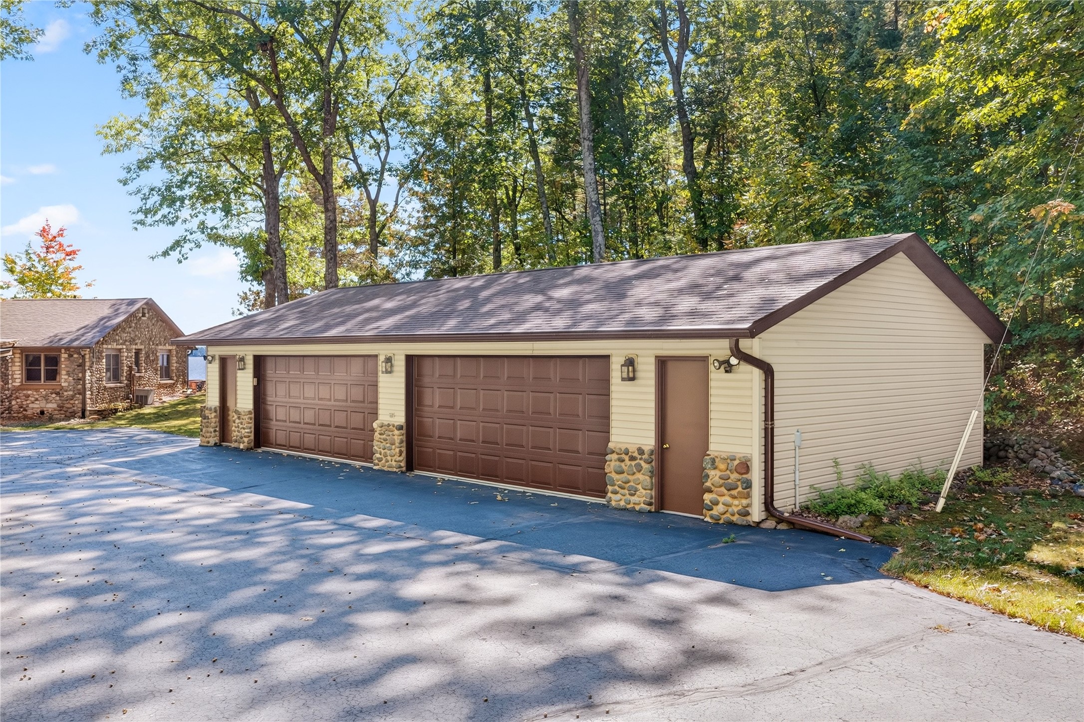 12431 W Lake Street Property Photo 39