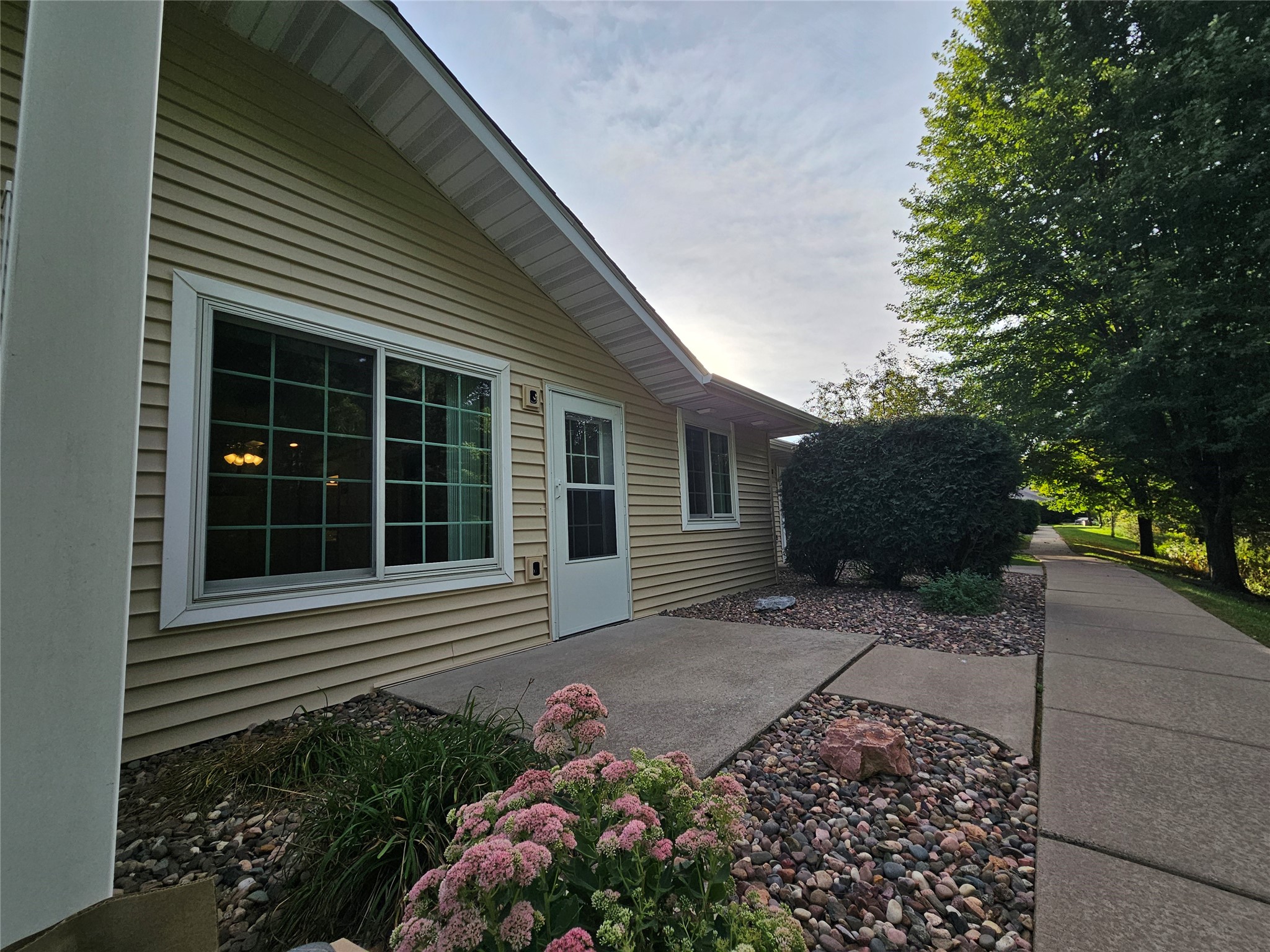 3330 S Robin Meadows Lane 3330 Property Photo 2