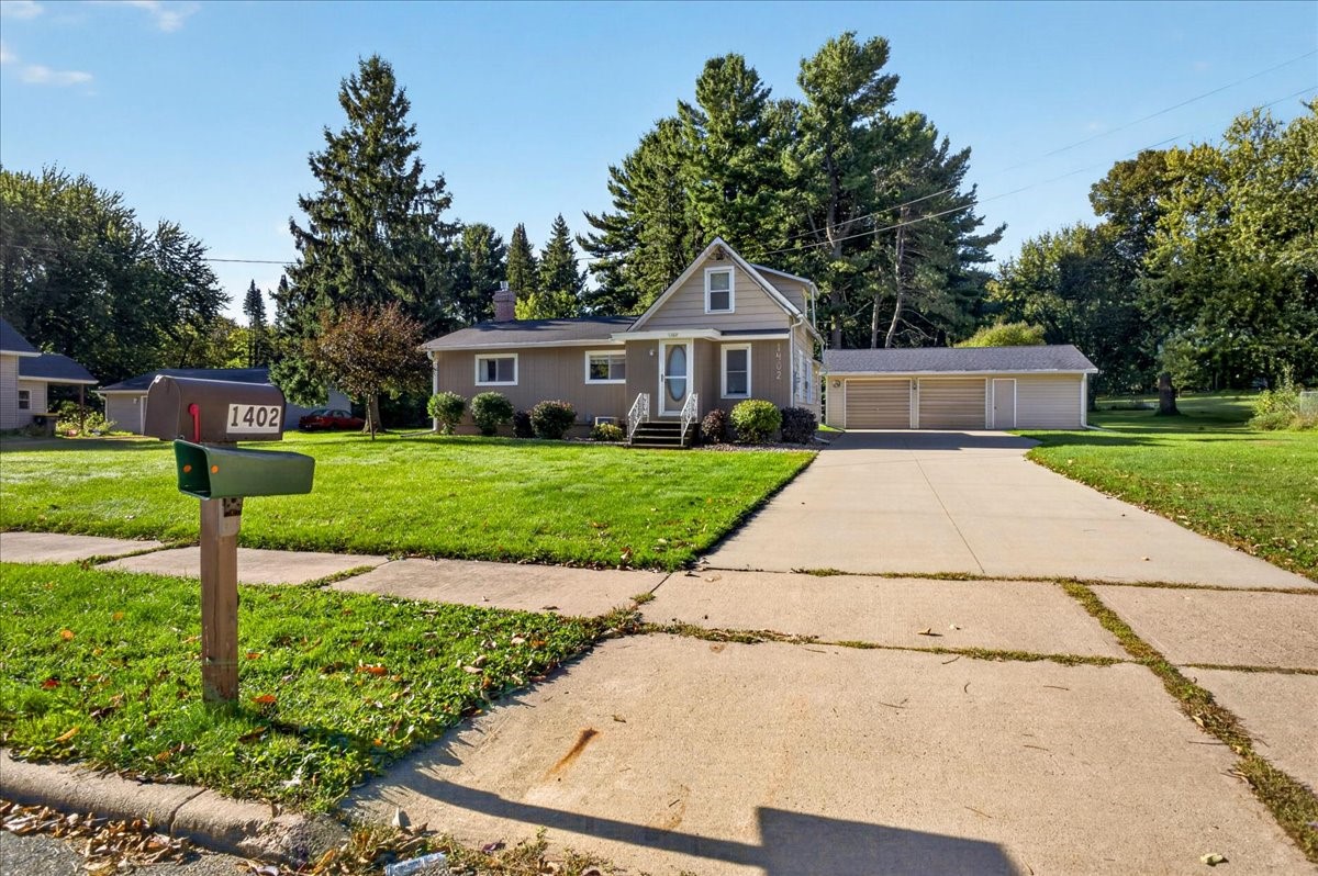1402 E Blodgett Street Property Photo 3