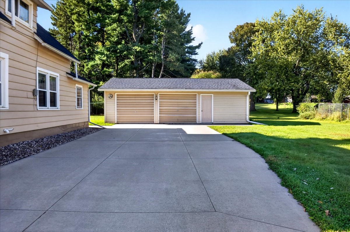 1402 E Blodgett Street Property Photo 4