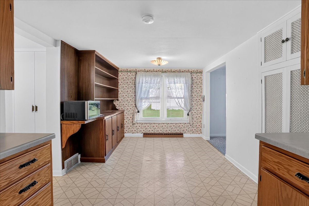 1402 E Blodgett Street Property Photo 8