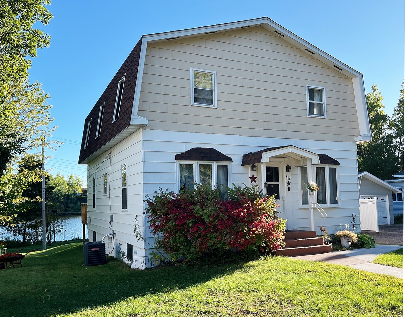 414 E River Avenue Property Photo 1