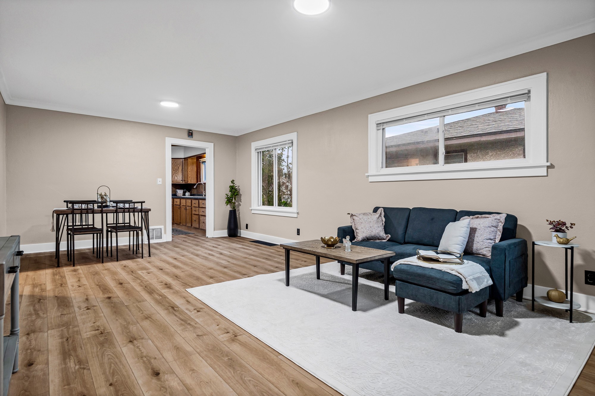 2430 Wood Street Property Photo 4