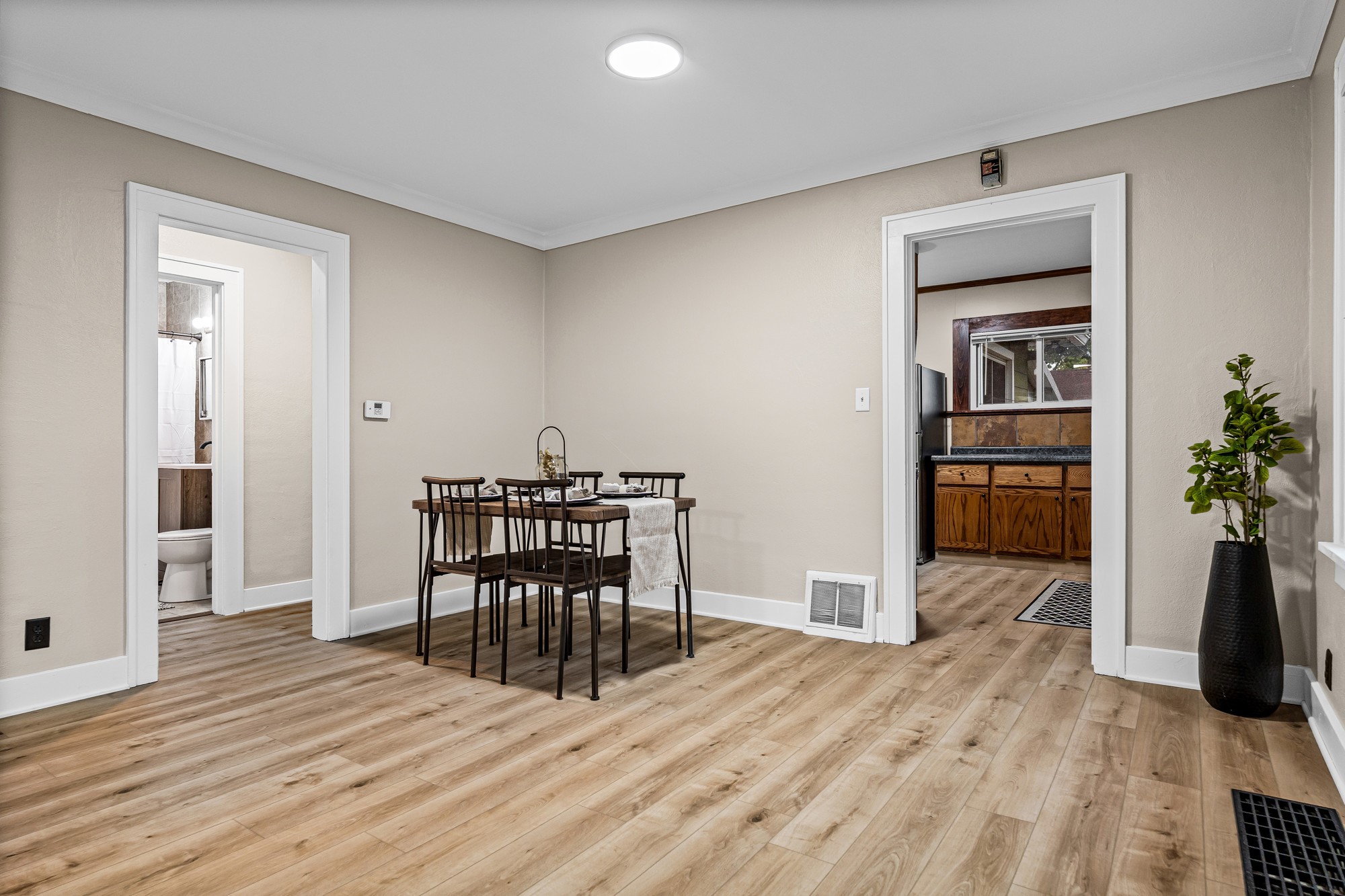 2430 Wood Street Property Photo 8