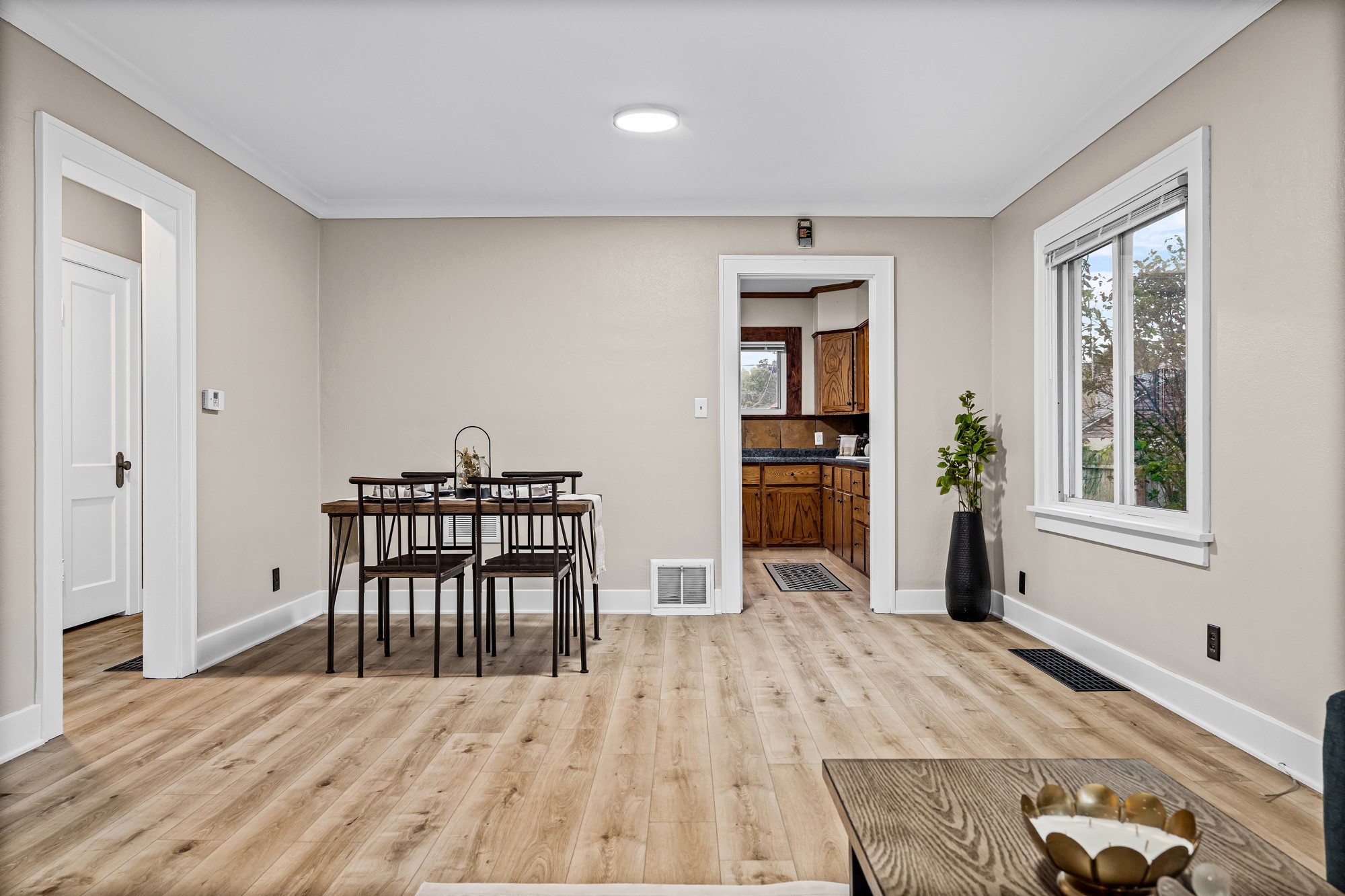 2430 Wood Street Property Photo 9