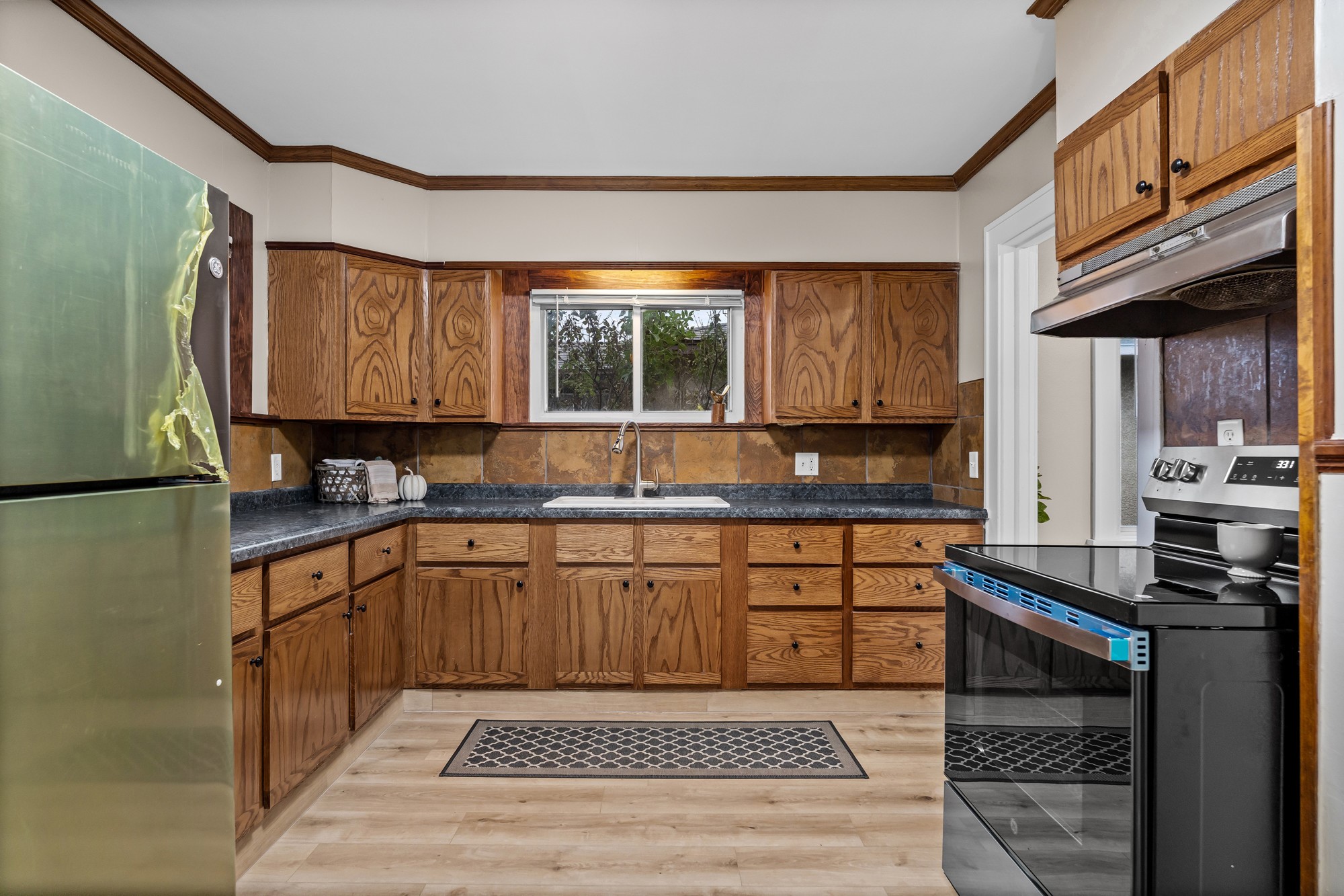 2430 Wood Street Property Photo 12