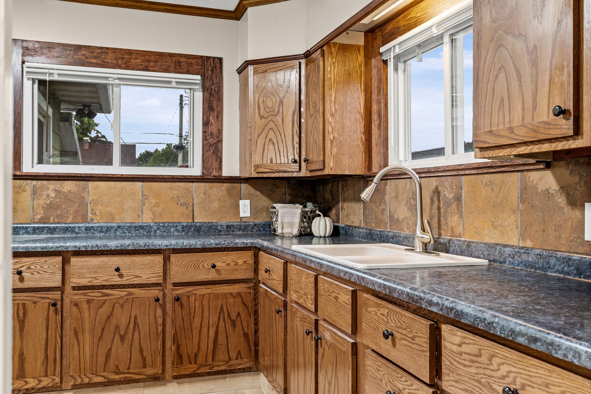 2430 Wood Street Property Photo 13
