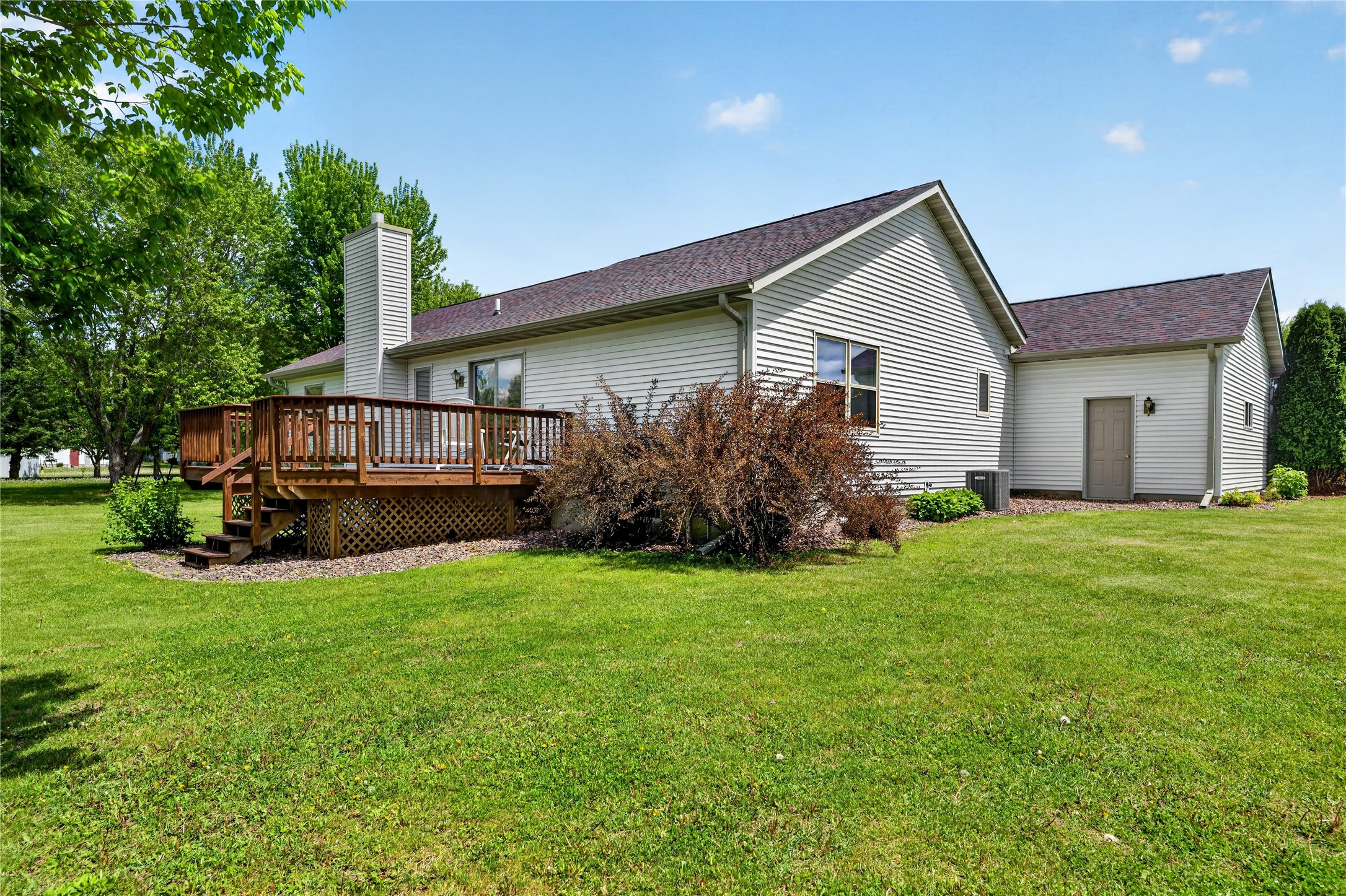 300 Carrie Circle Property Photo 5