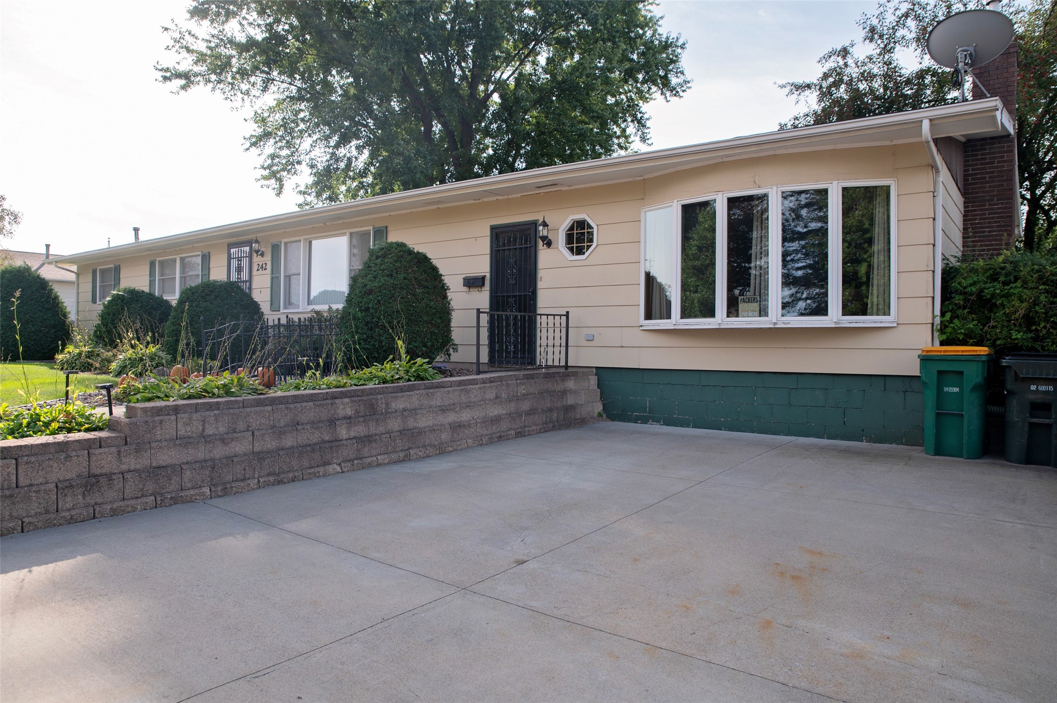242 E Tyler Avenue Property Photo 3