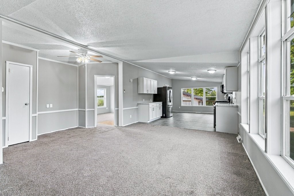2569 12 3/4 Avenue Property Photo 2