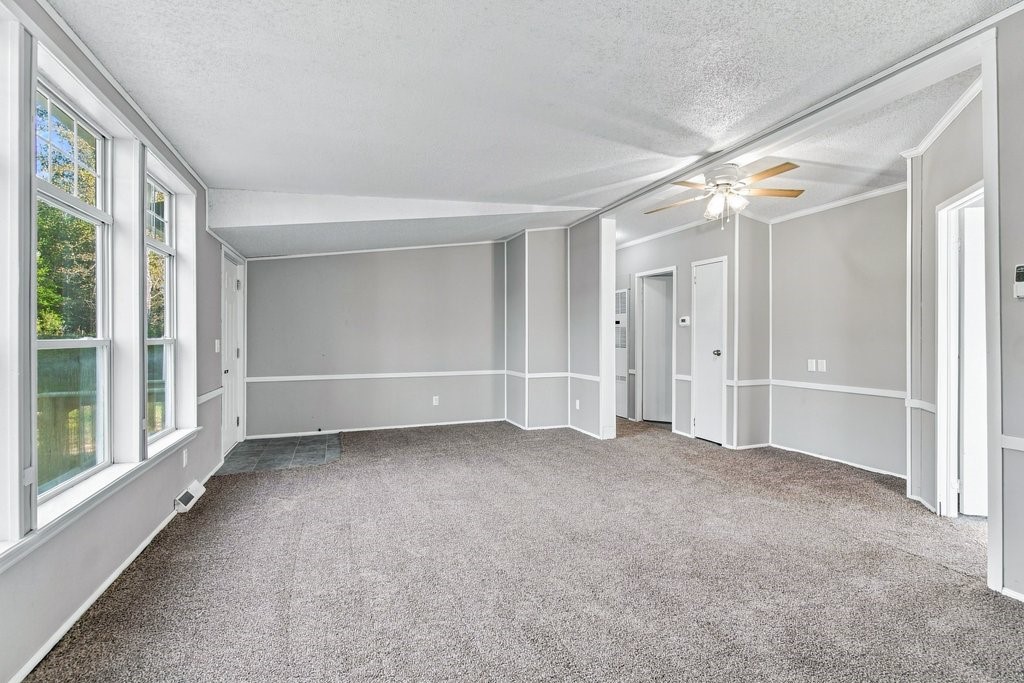 2569 12 3/4 Avenue Property Photo 3