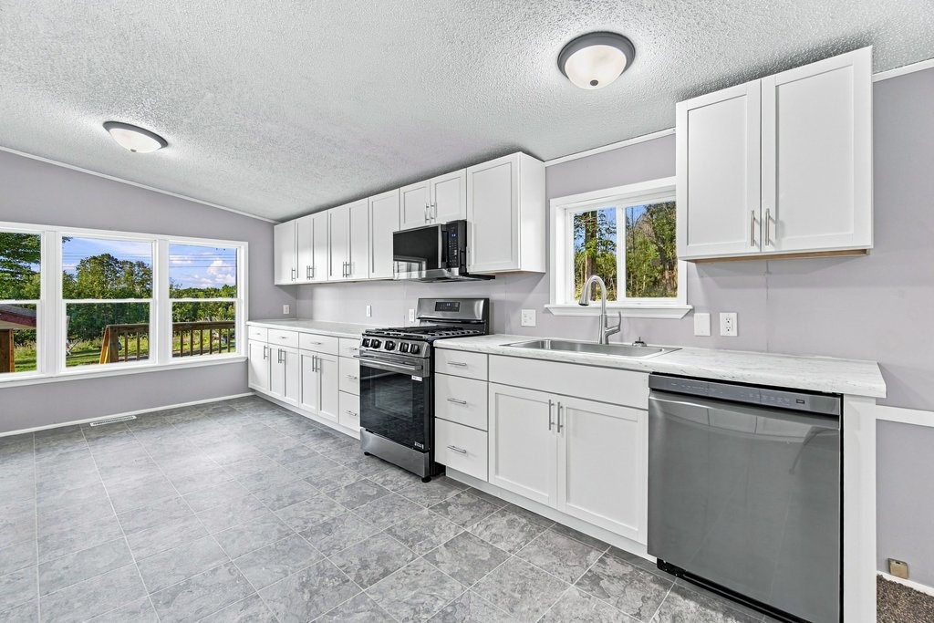 2569 12 3/4 Avenue Property Photo 5