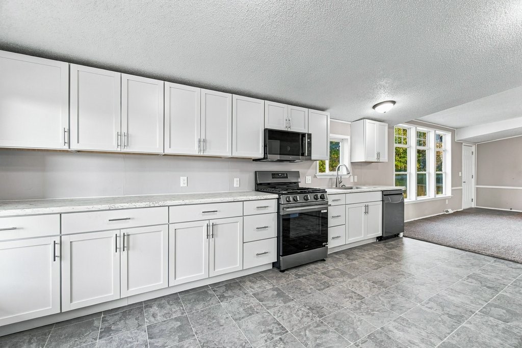 2569 12 3/4 Avenue Property Photo 6