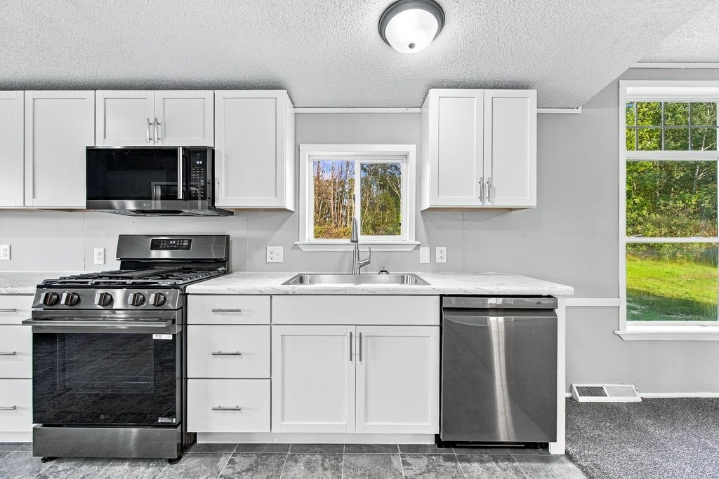 2569 12 3/4 Avenue Property Photo 7