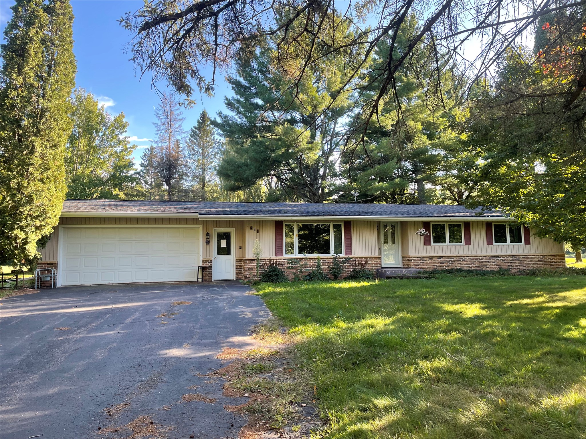 611 Maple Avenue Property Photo 1
