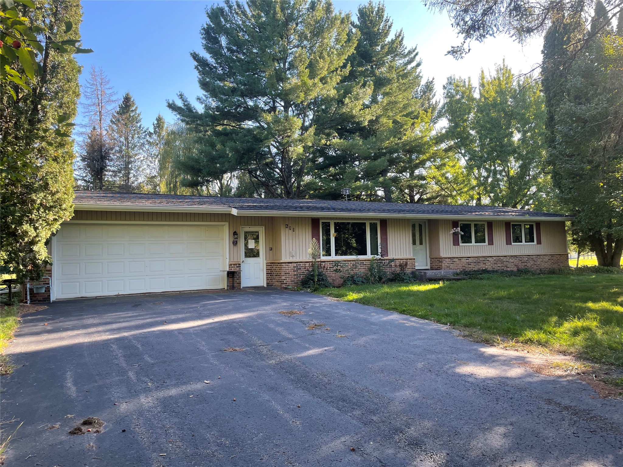 611 Maple Avenue Property Photo 2