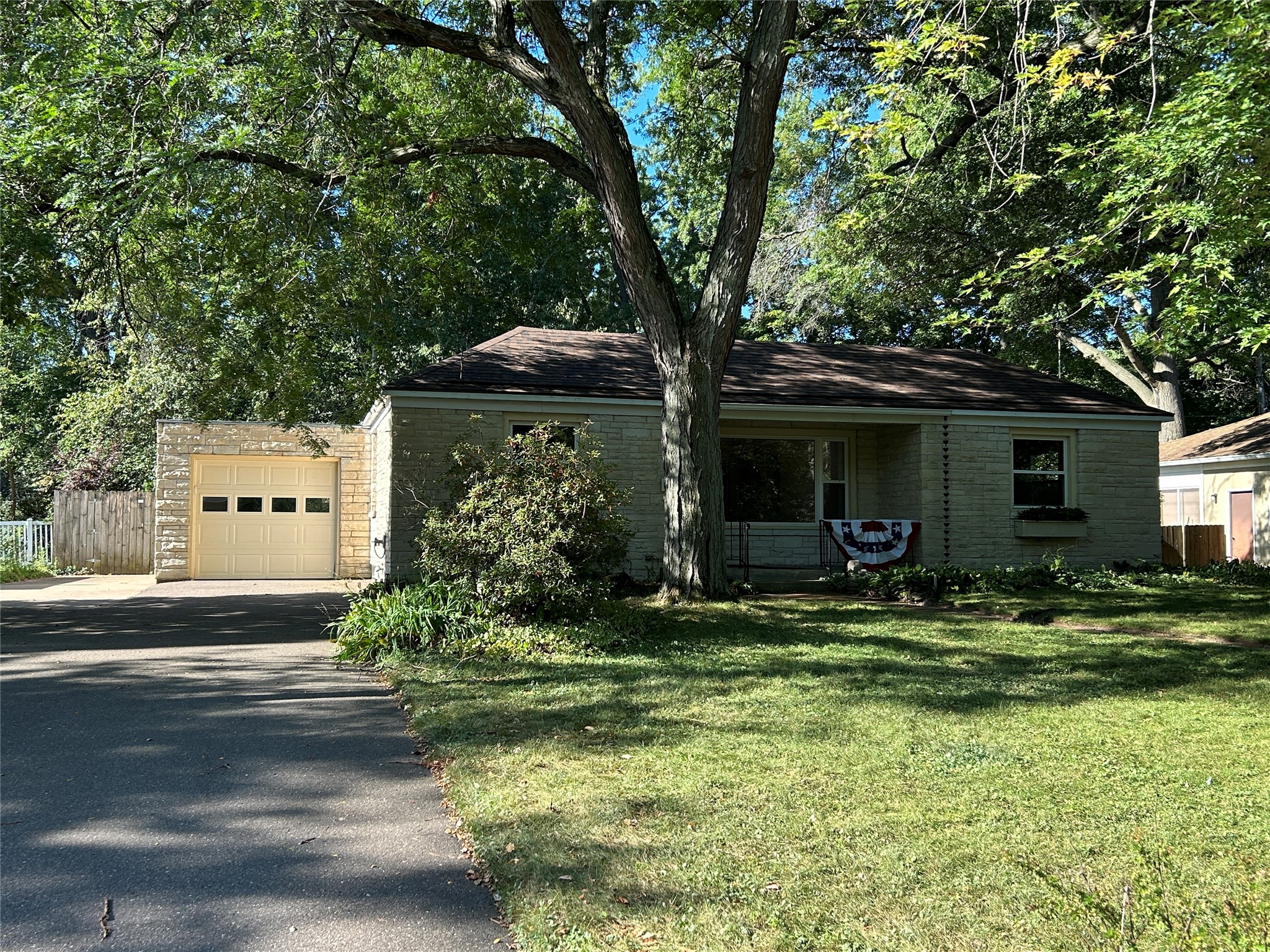 649 Putnam Drive Property Photo 1
