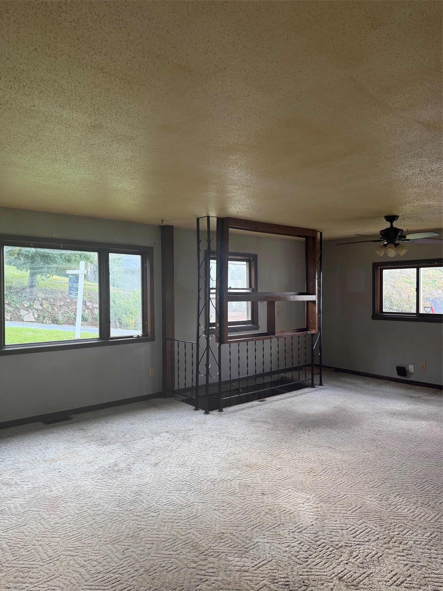 137 E Walnut Street Property Photo 5