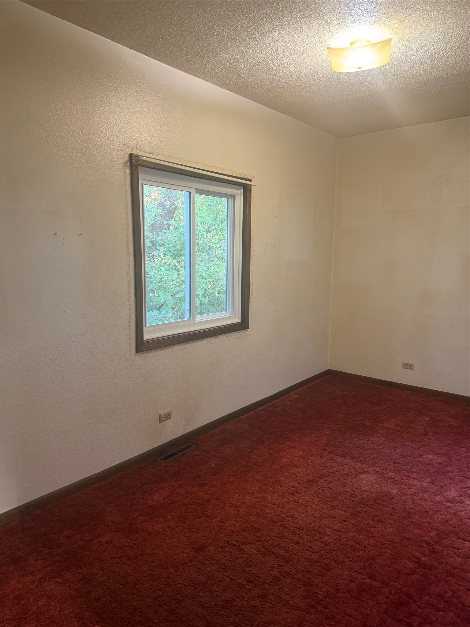 137 E Walnut Street Property Photo 8