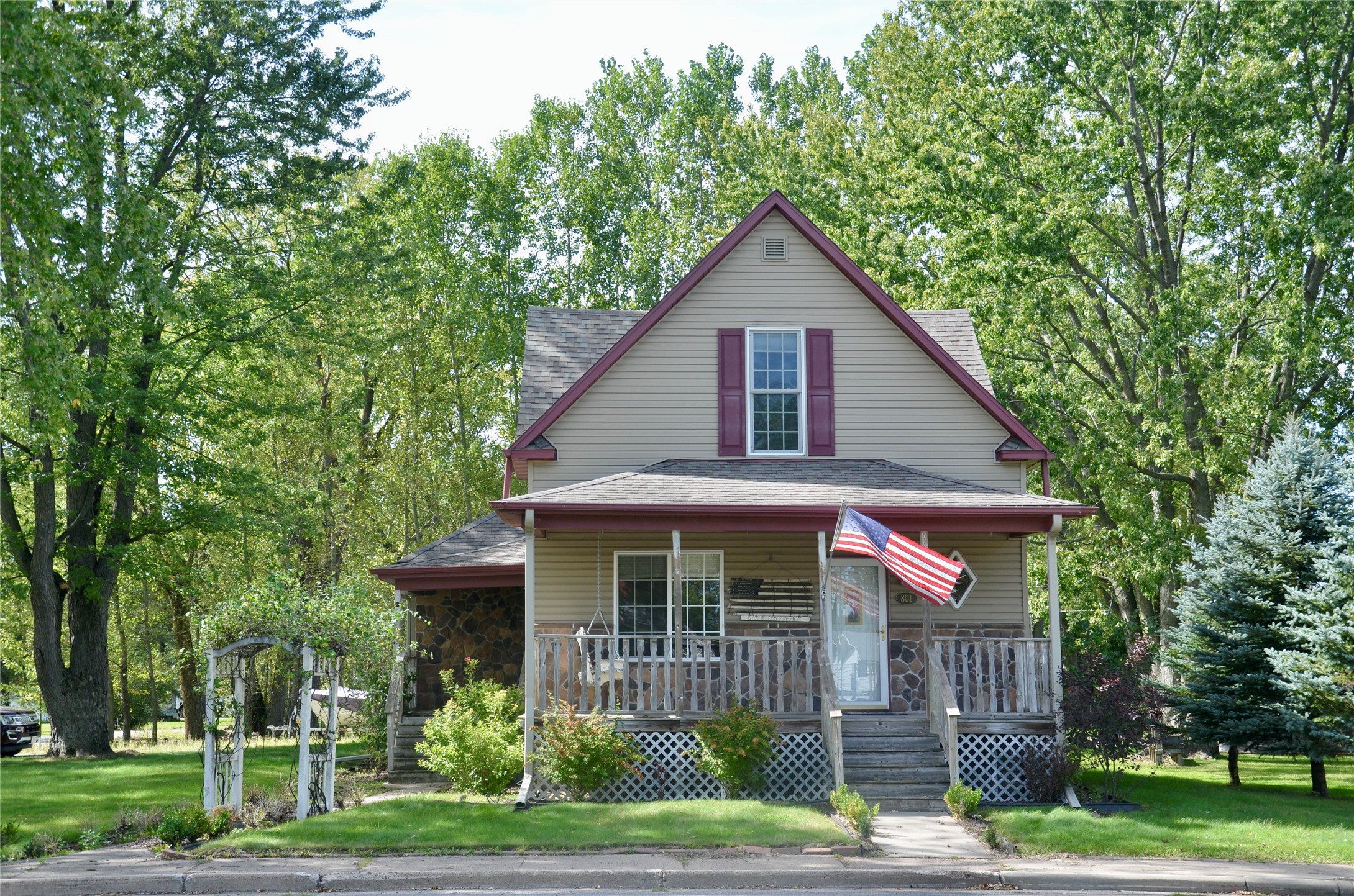 801 N Division Street Property Photo 5