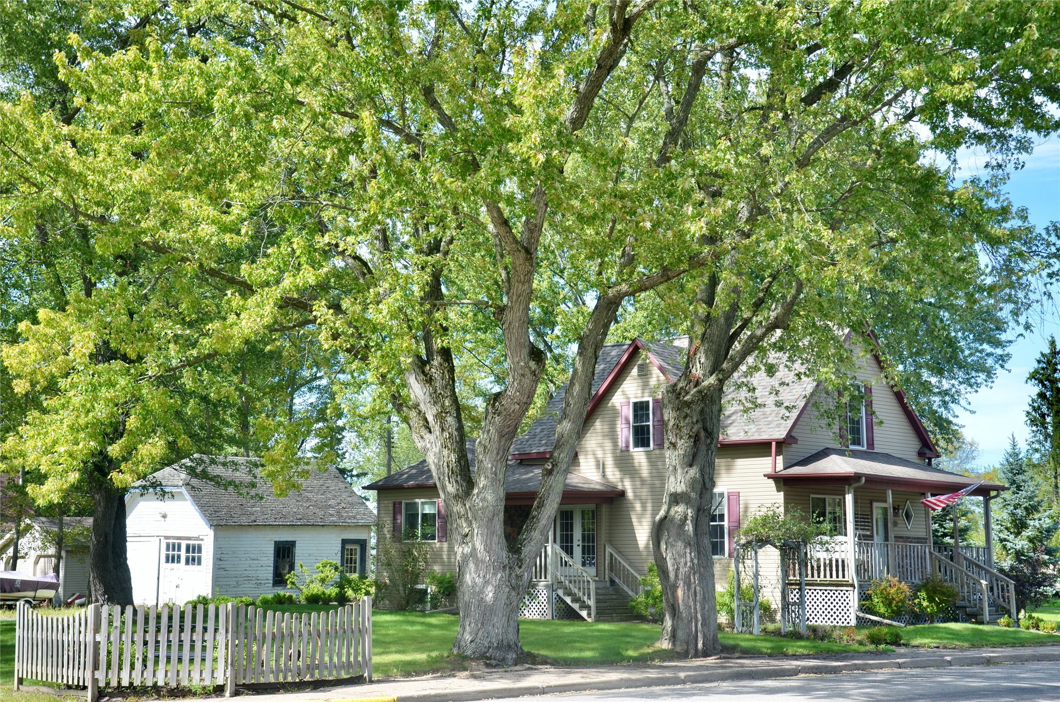 801 N Division Street Property Photo 9