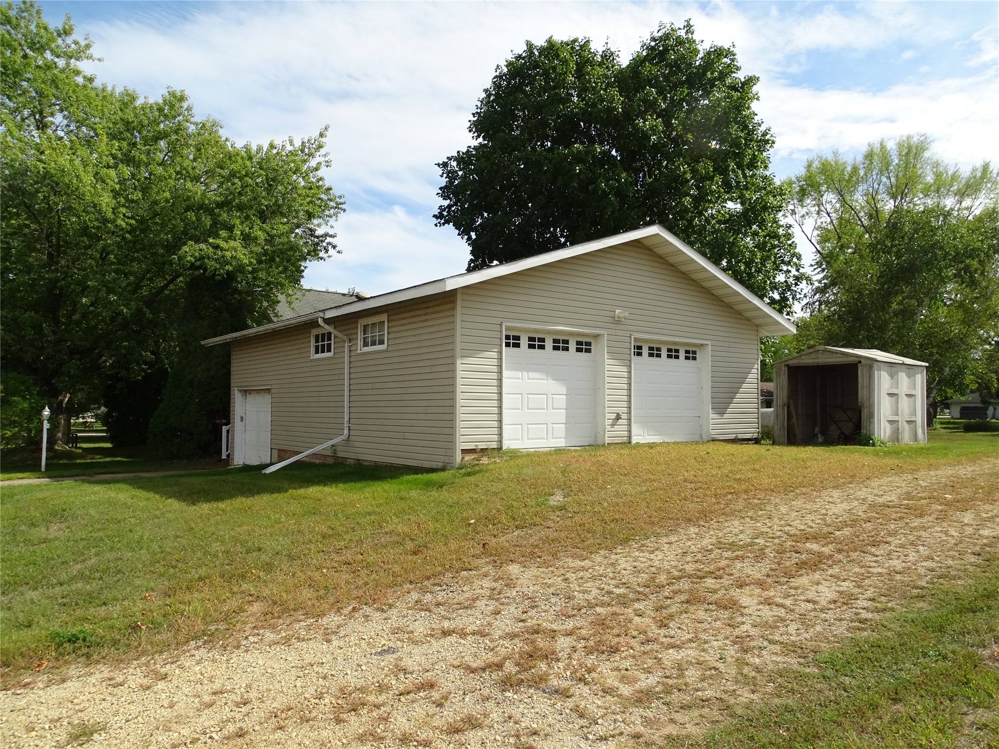 605 5th Street Property Photo 3