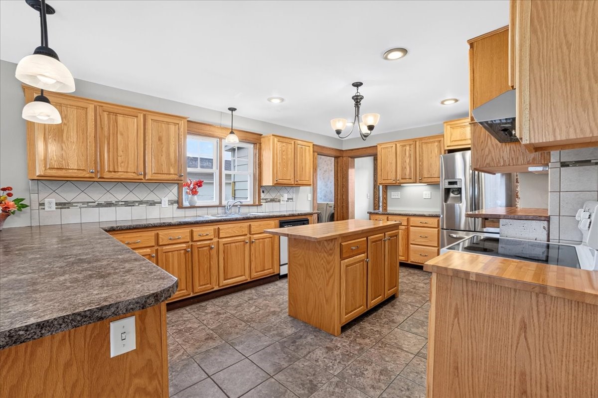 113 W Lincoln Avenue Property Photo 3