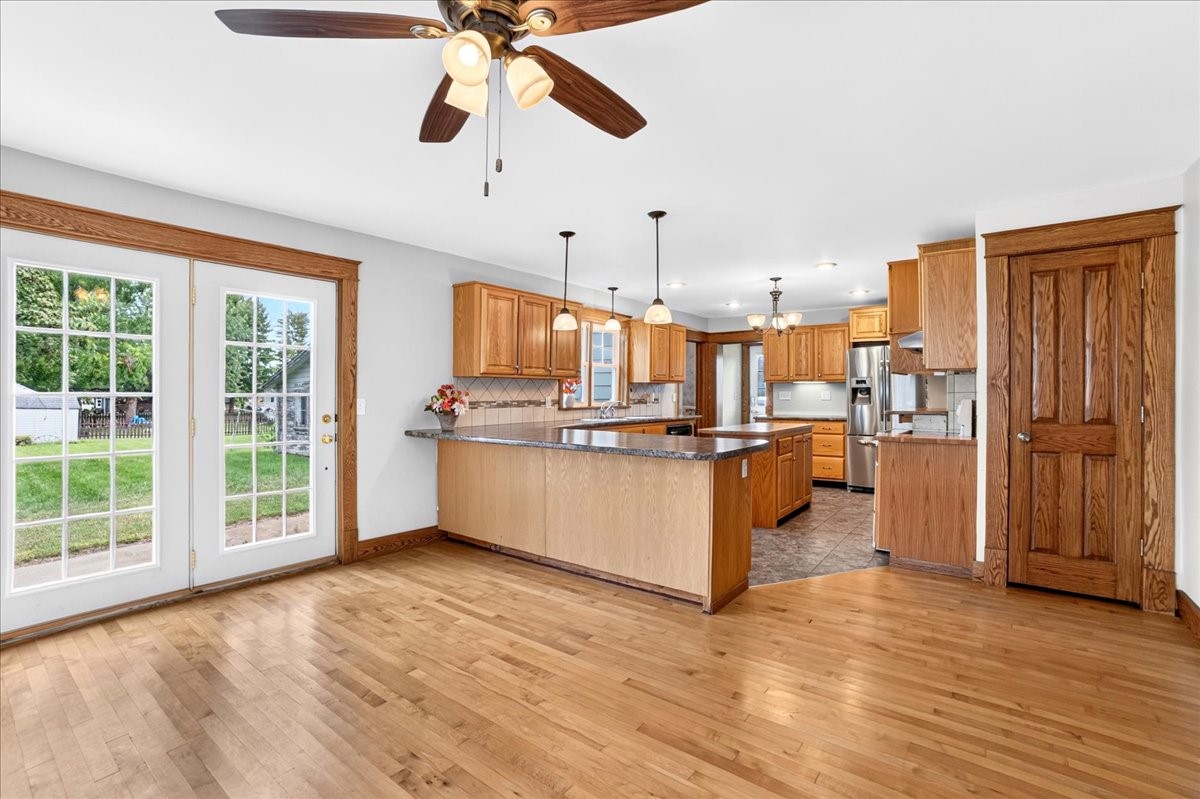 113 W Lincoln Avenue Property Photo 4