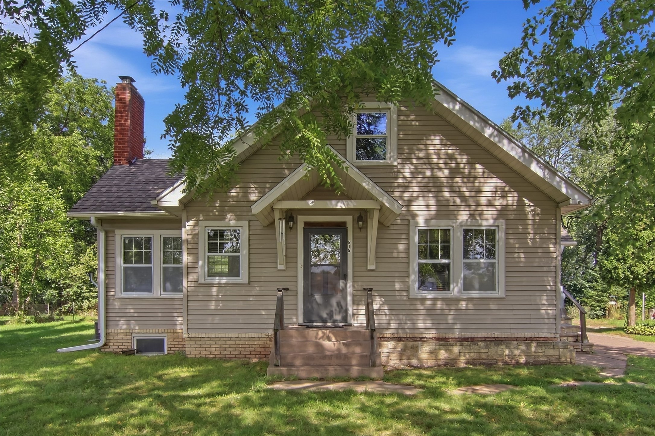 515 12th Avenue W Property Photo 1