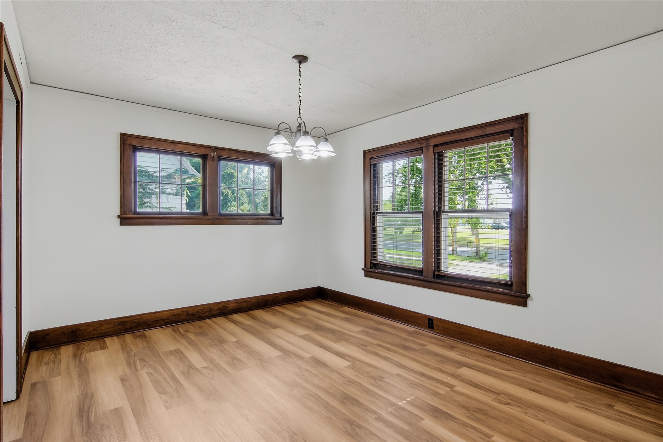 515 12th Avenue W Property Photo 6